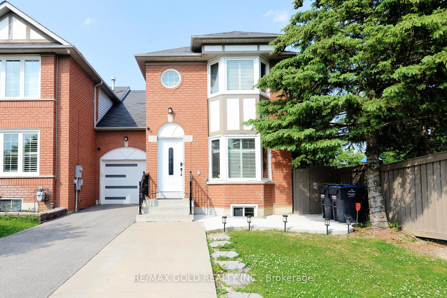Photo 1 of 7 Lofty Pines Place, Brampton, Sandringham-Wellington — HOMEH