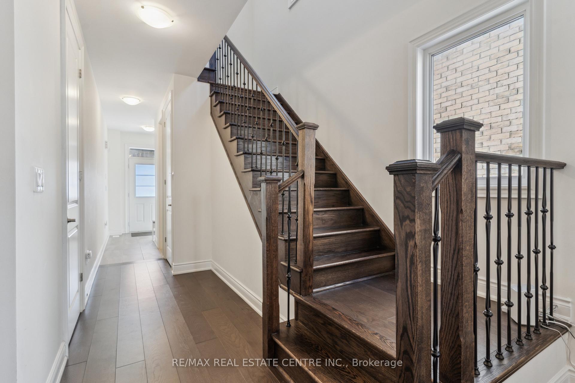 Photo 4 of 20 Quinton Ridge, Brampton, Bram West — HOMEH