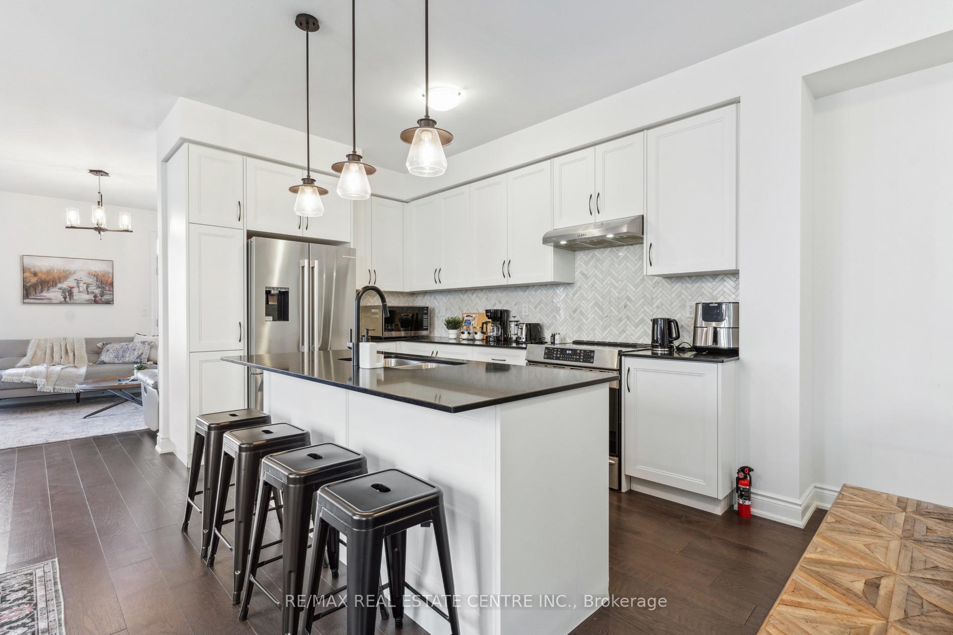 Photo 7 of 20 Quinton Ridge, Brampton, Bram West — HOMEH