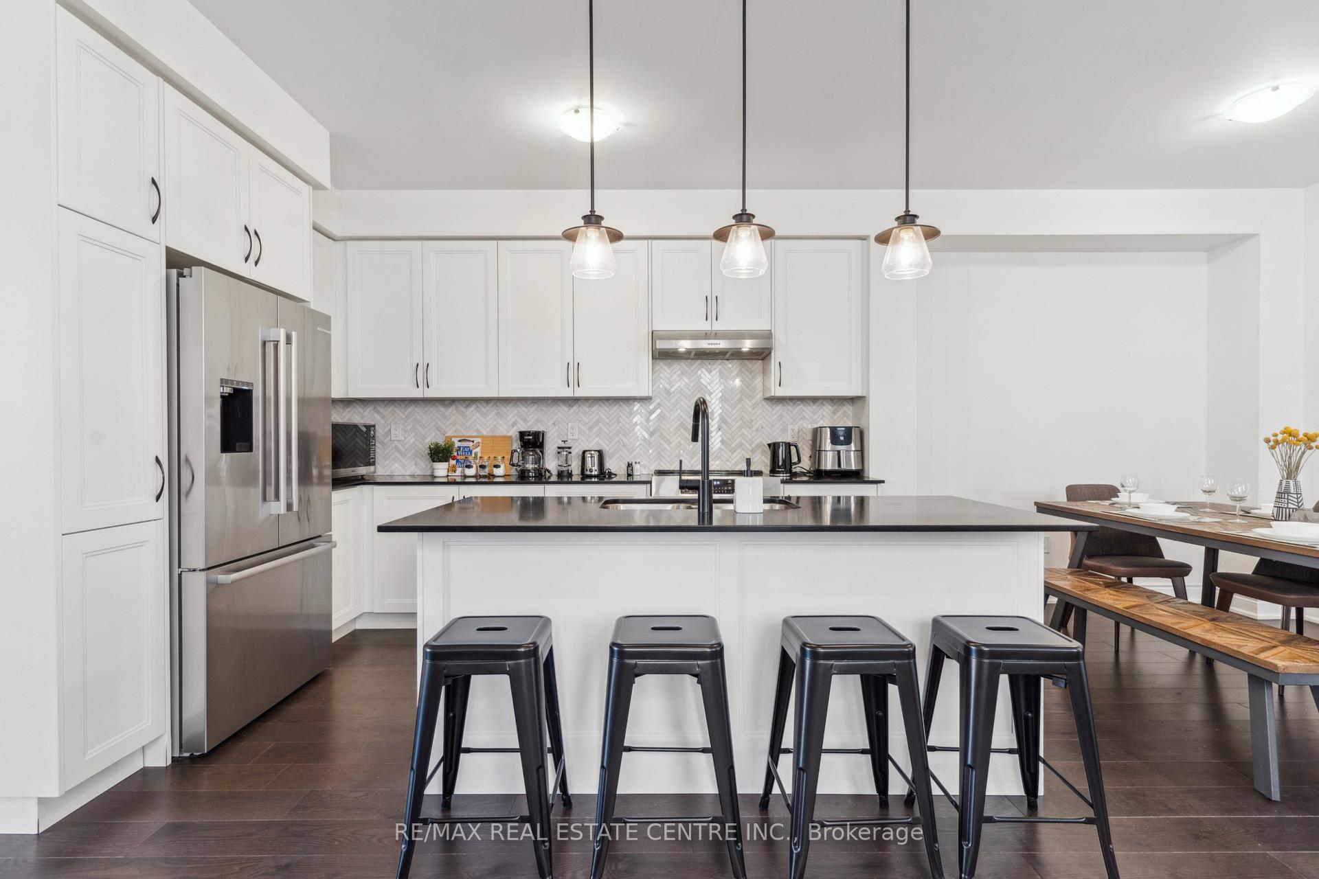 Photo 8 of 20 Quinton Ridge, Brampton, Bram West — HOMEH
