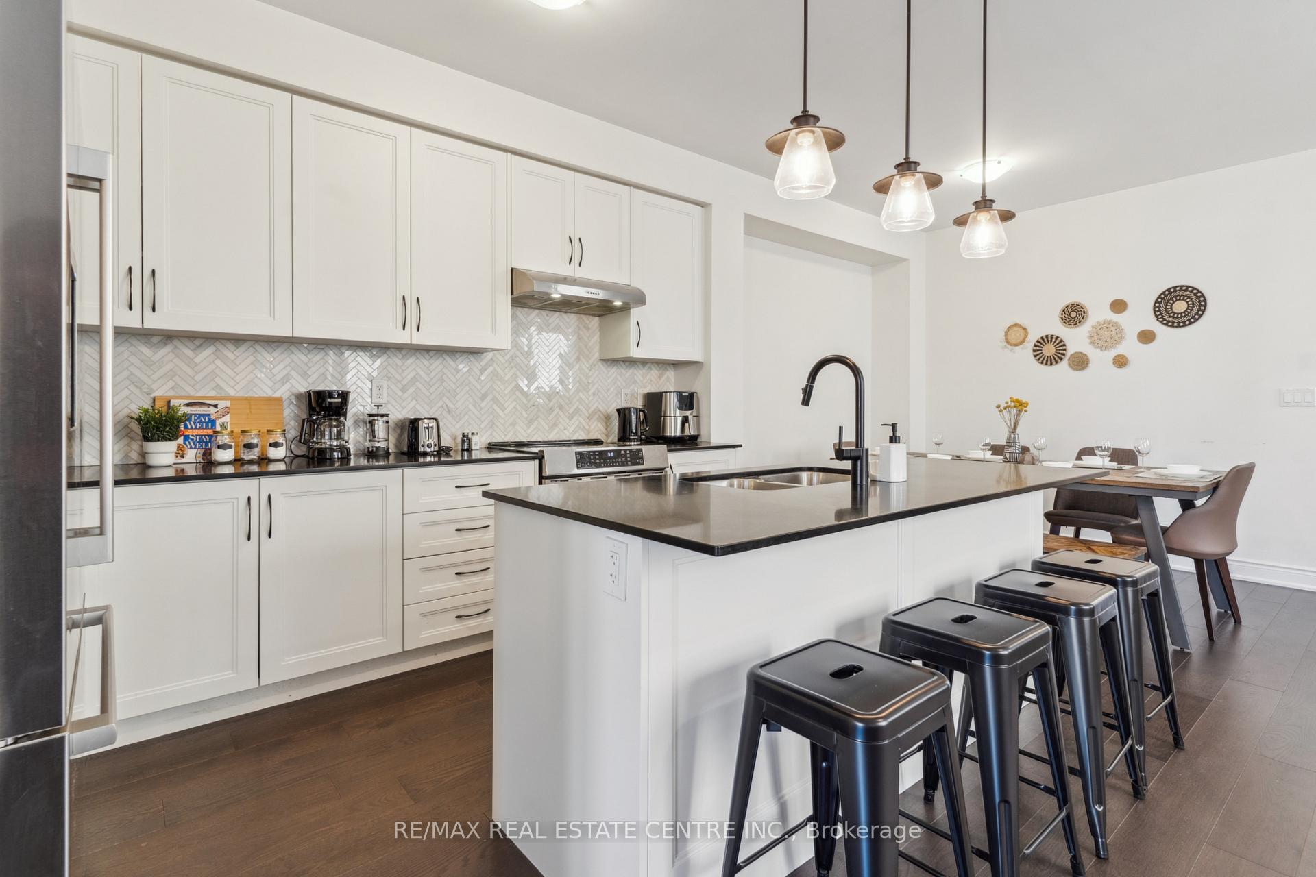 Photo 9 of 20 Quinton Ridge, Brampton, Bram West — HOMEH