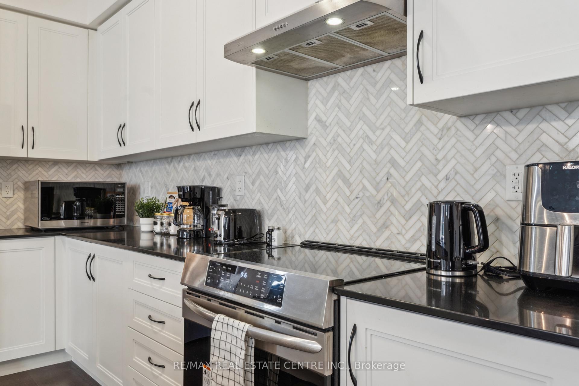 Photo 10 of 20 Quinton Ridge, Brampton, Bram West — HOMEH