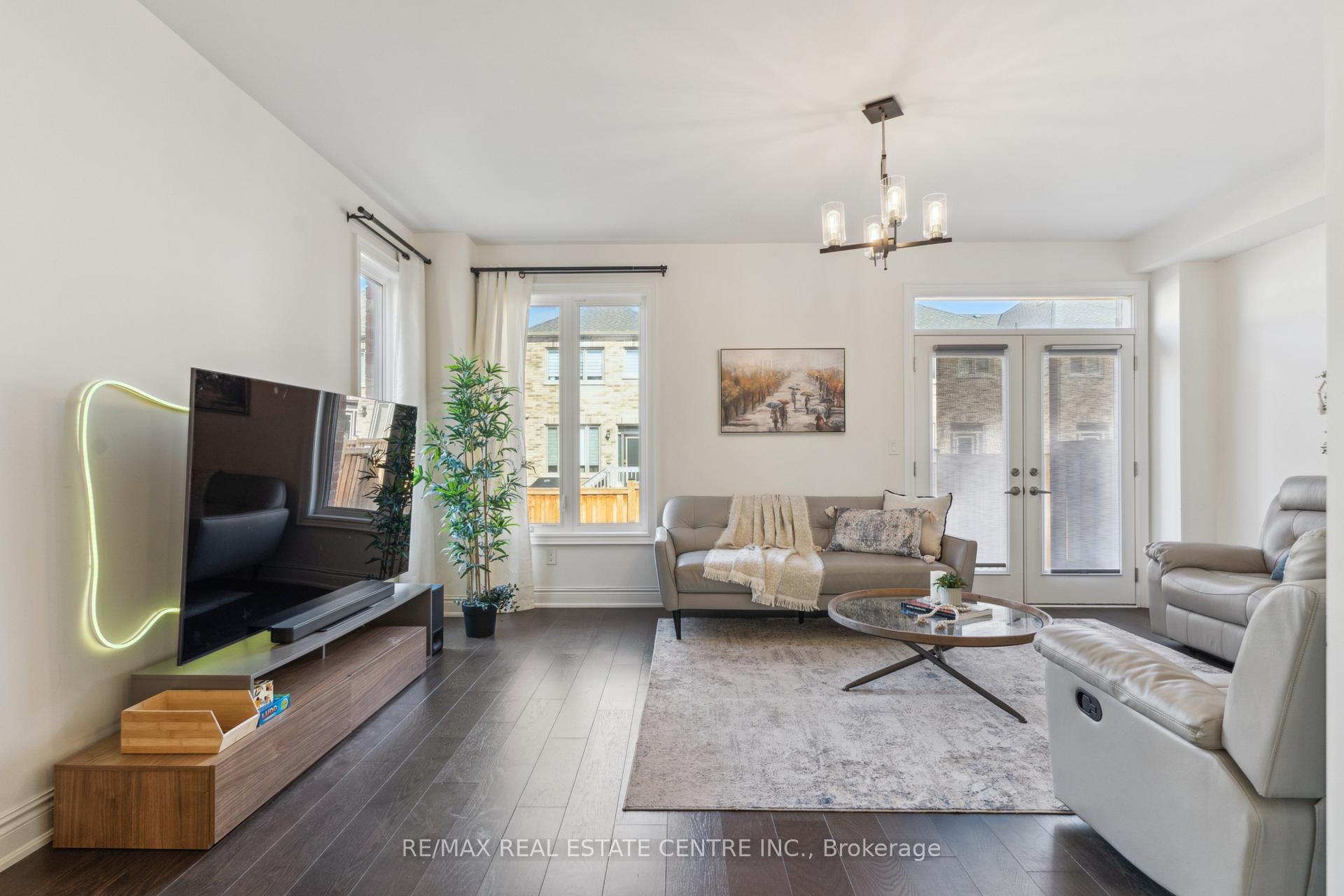 Photo 13 of 20 Quinton Ridge, Brampton, Bram West — HOMEH