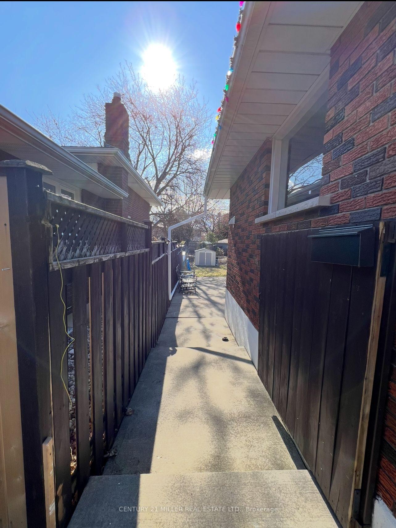 Photo 4 of 11 Winding Way, Brant, Brantford Twp — HOMEH