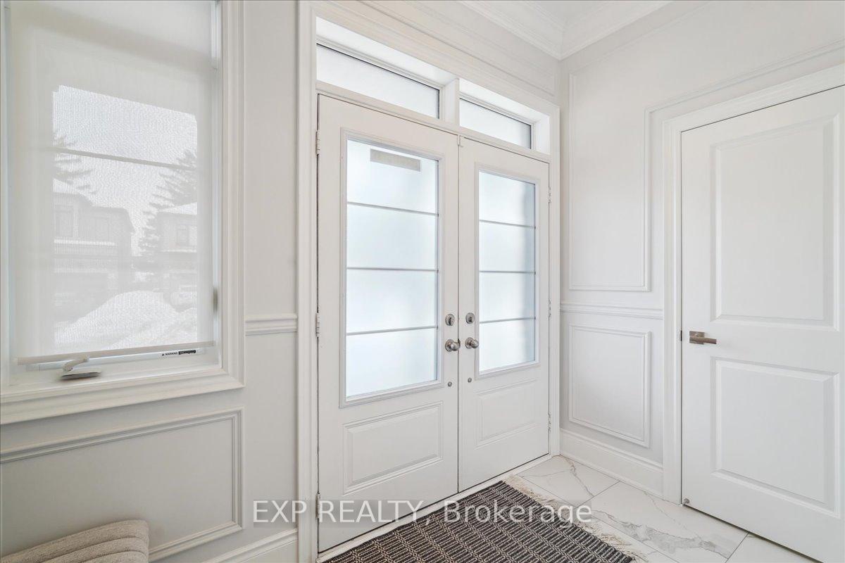 Photo 3 of 21 Coldwell Bay Circle, Vaughan, Kleinburg — HOMEH