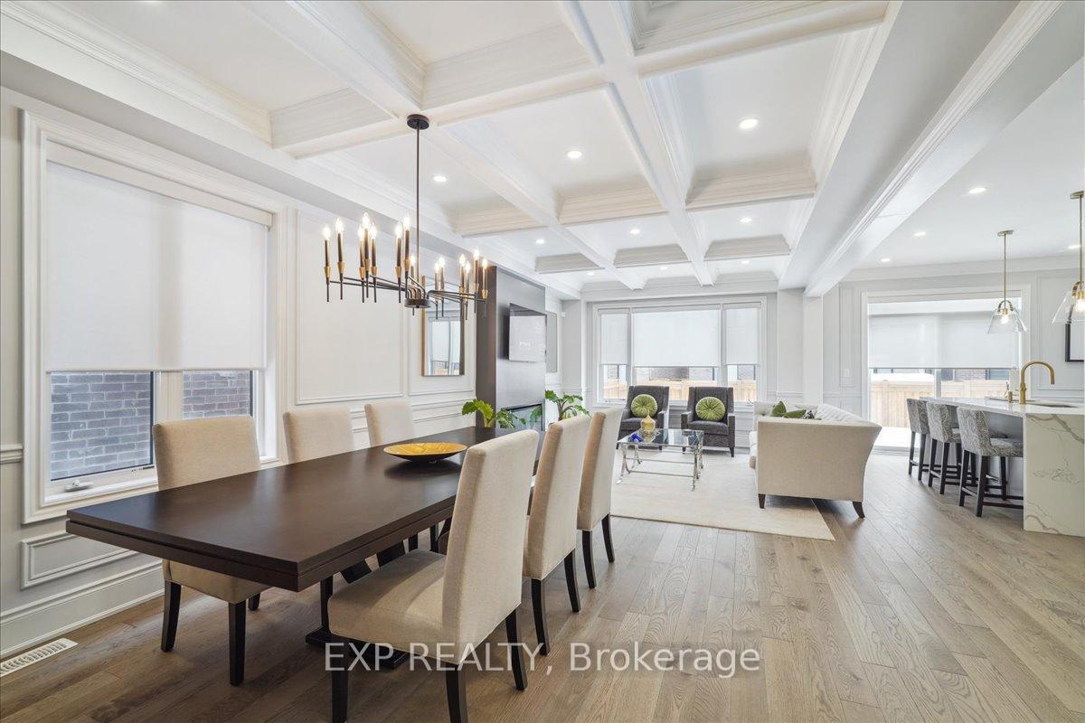 Photo 4 of 21 Coldwell Bay Circle, Vaughan, Kleinburg — HOMEH