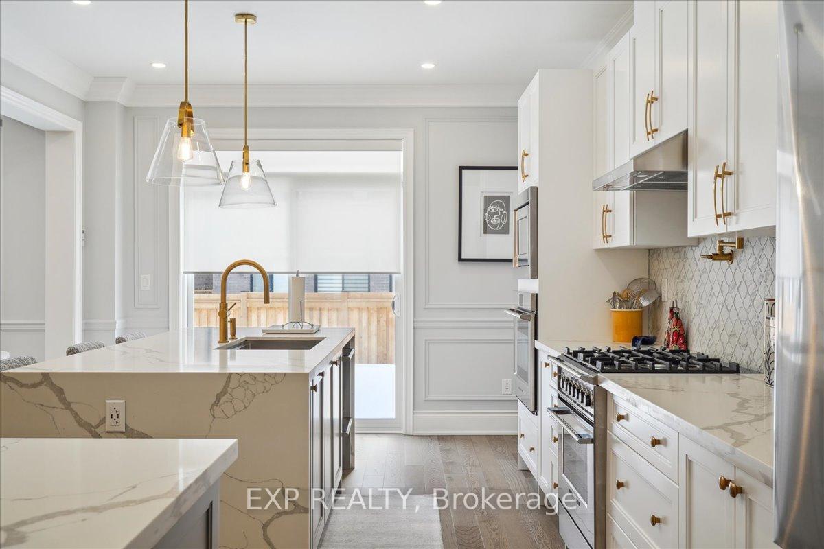 Photo 6 of 21 Coldwell Bay Circle, Vaughan, Kleinburg — HOMEH