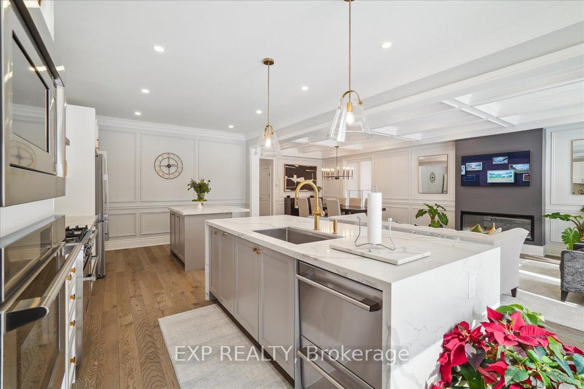 Photo 8 of 21 Coldwell Bay Circle, Vaughan, Kleinburg — HOMEH