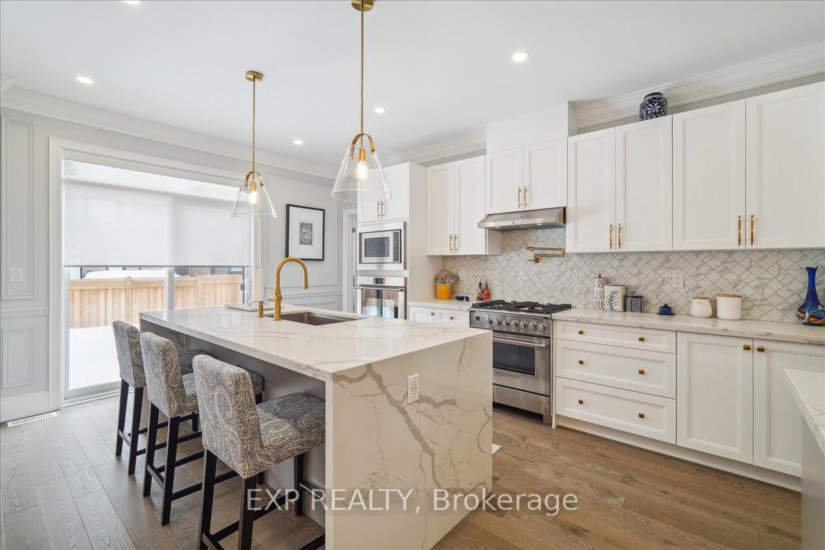 Photo 9 of 21 Coldwell Bay Circle, Vaughan, Kleinburg — HOMEH