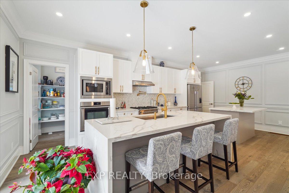 Photo 11 of 21 Coldwell Bay Circle, Vaughan, Kleinburg — HOMEH