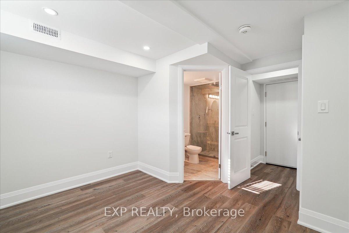Photo 43 of 21 Coldwell Bay Circle, Vaughan, Kleinburg — HOMEH