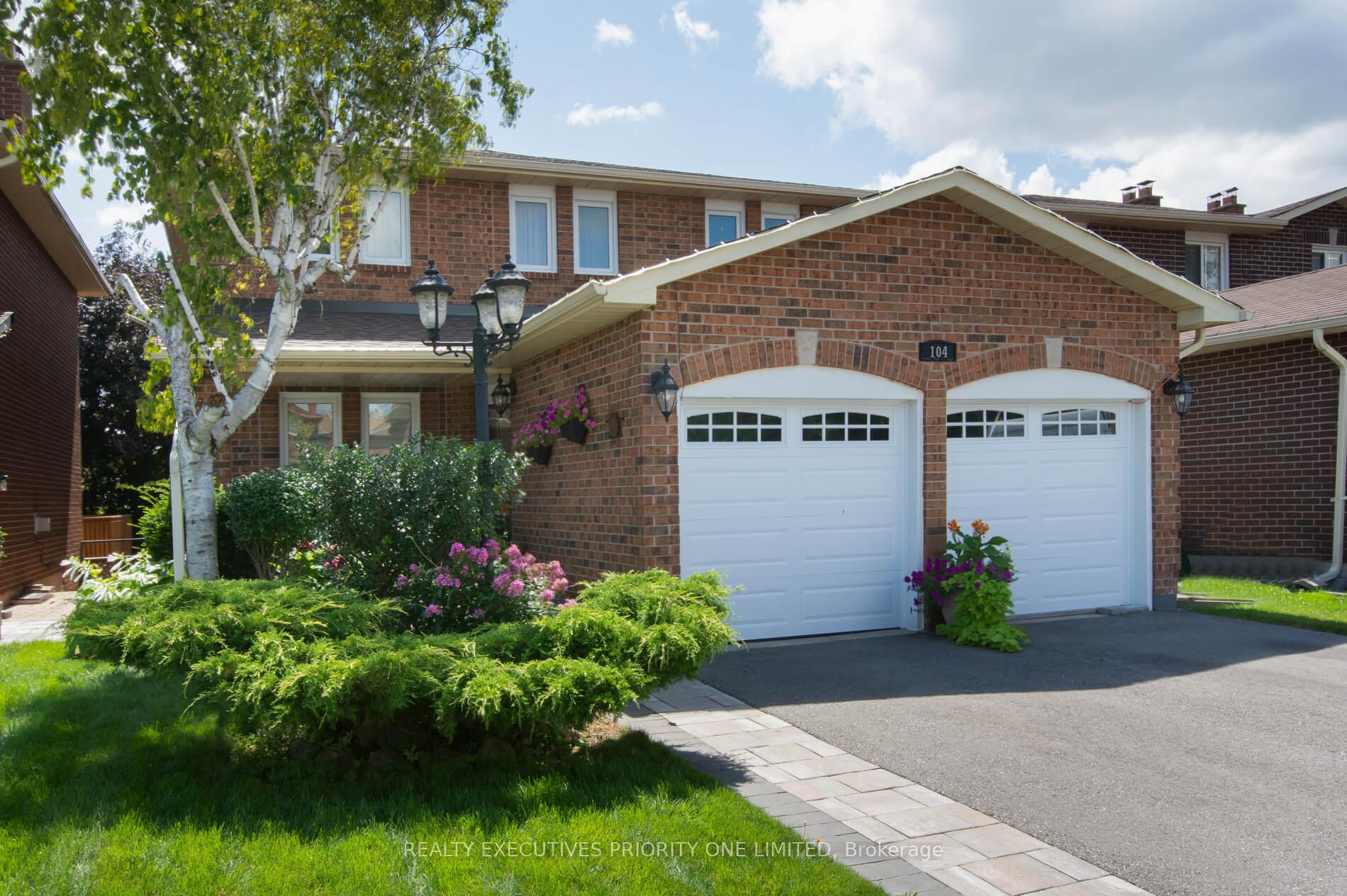 Photo 2 of 104 Lamar Street, Vaughan, Maple — HOMEH