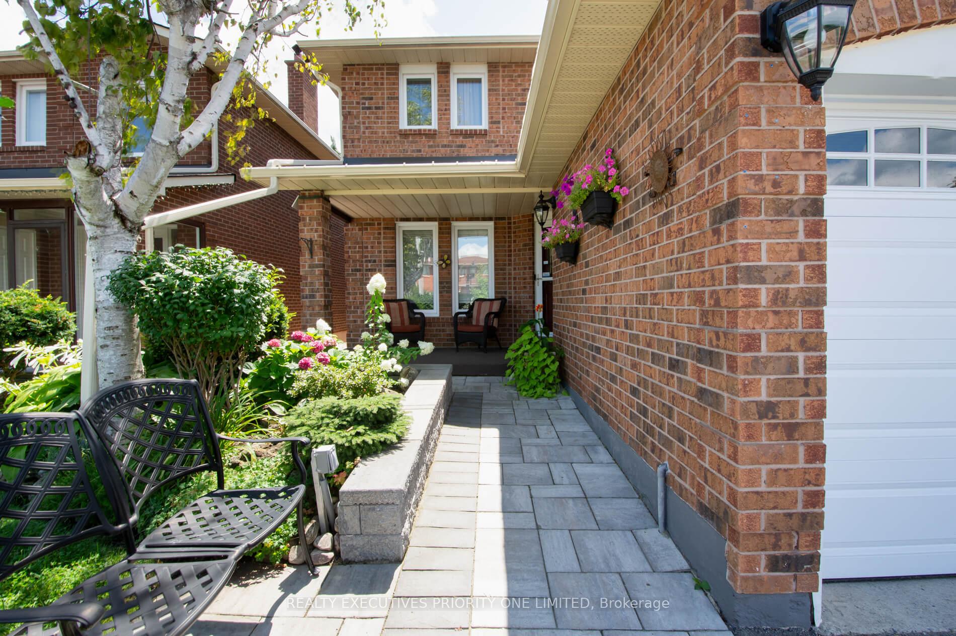 Photo 3 of 104 Lamar Street, Vaughan, Maple — HOMEH