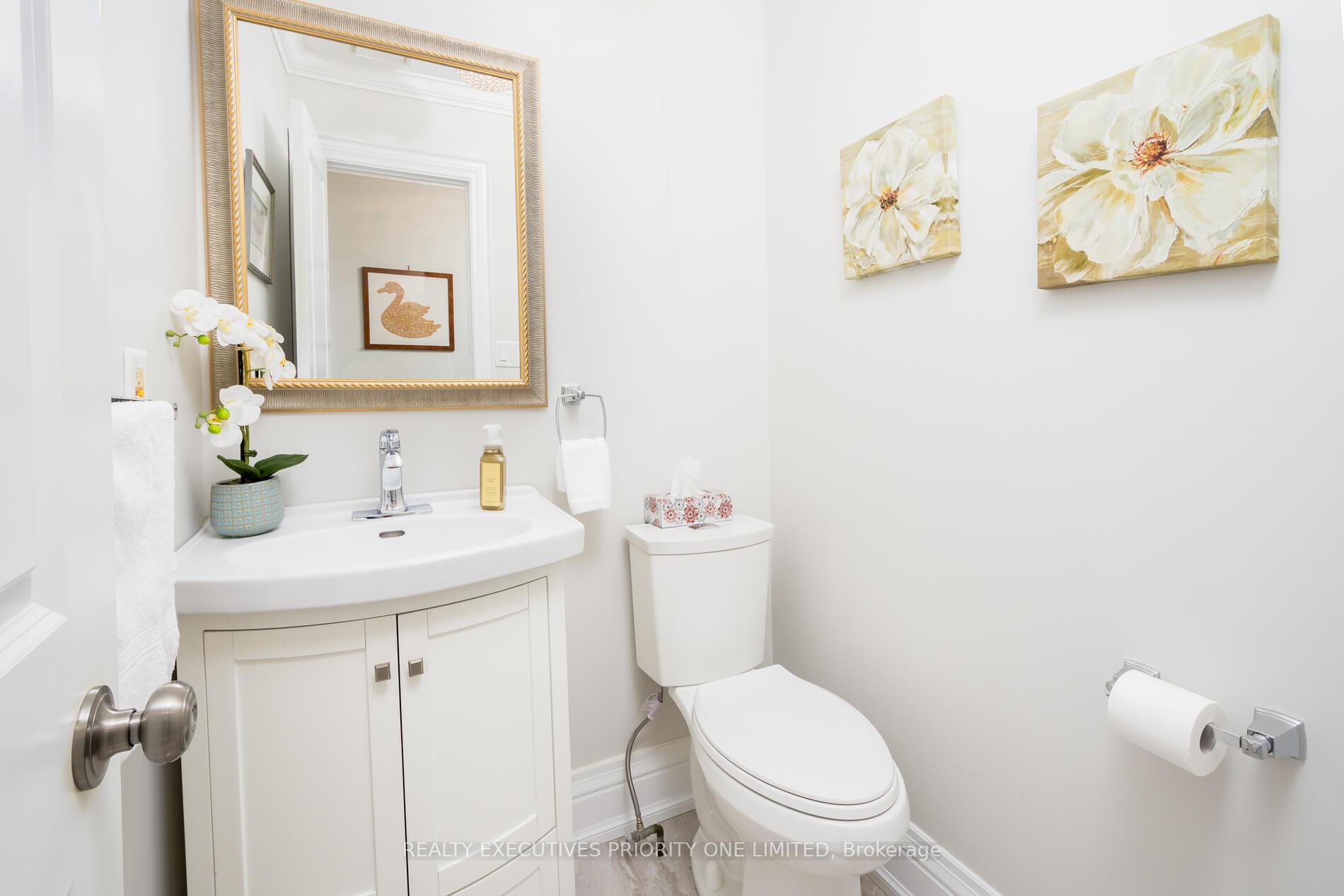 Photo 8 of 104 Lamar Street, Vaughan, Maple — HOMEH
