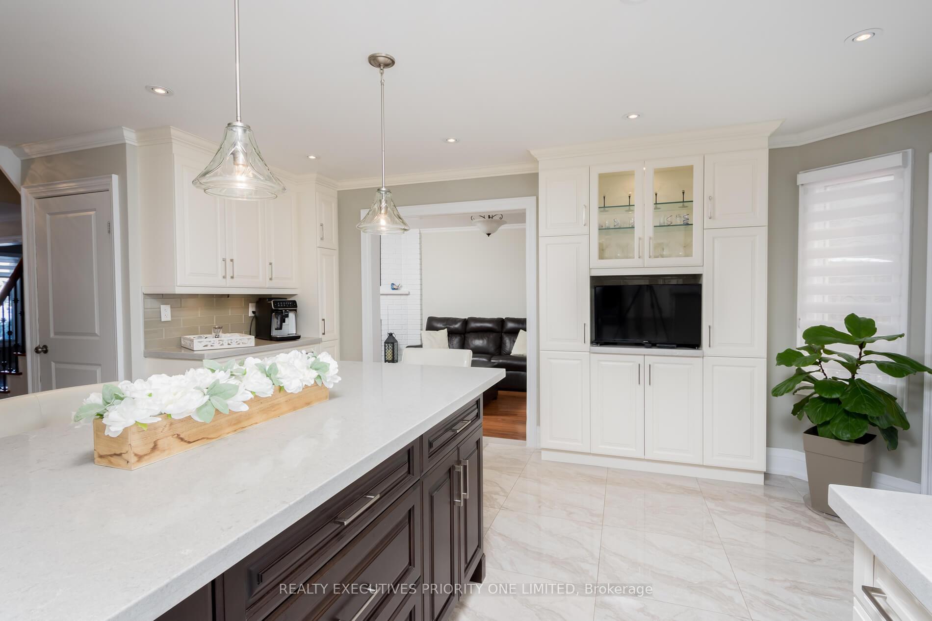 Photo 14 of 104 Lamar Street, Vaughan, Maple — HOMEH