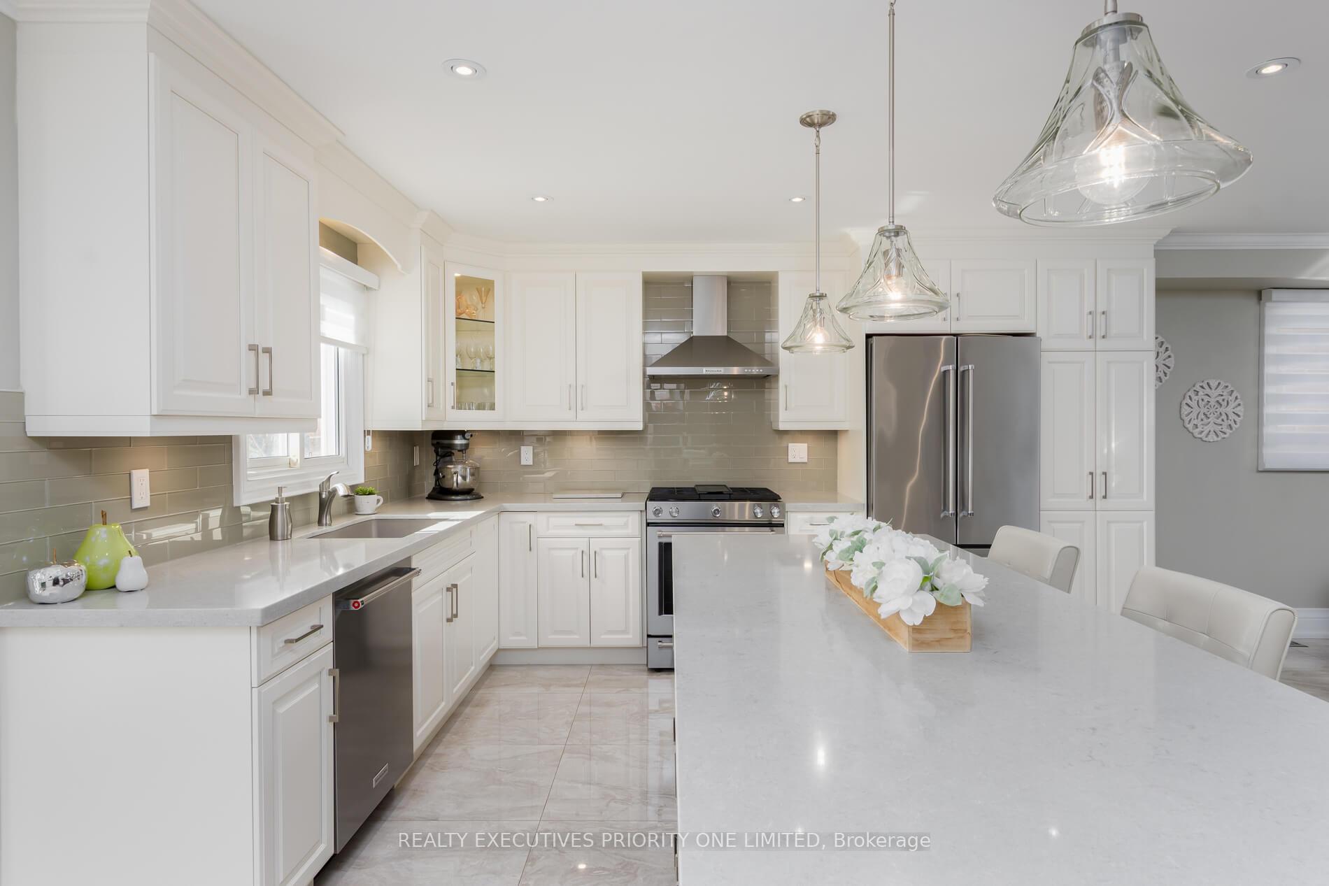 Photo 16 of 104 Lamar Street, Vaughan, Maple — HOMEH