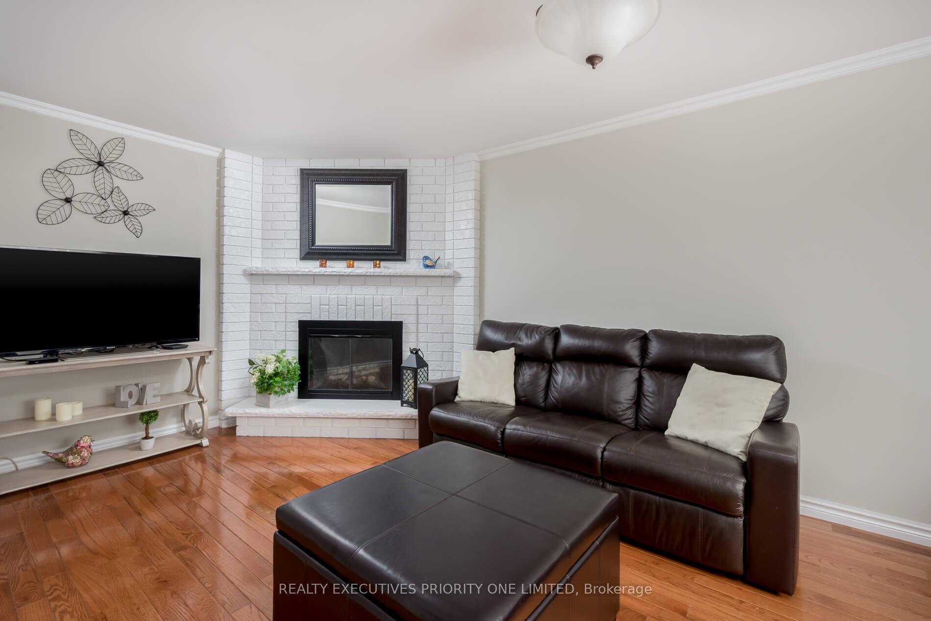 Photo 18 of 104 Lamar Street, Vaughan, Maple — HOMEH
