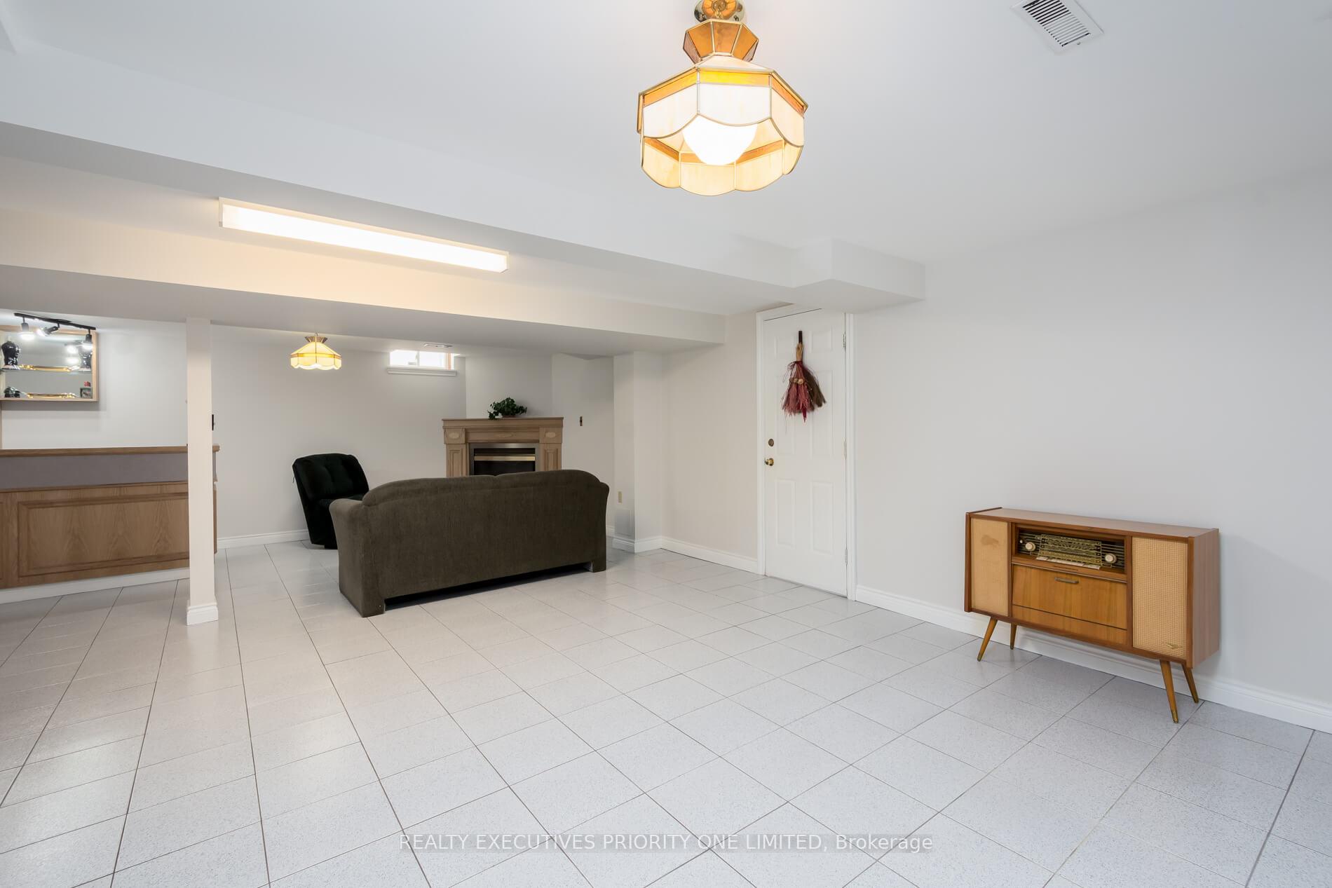 Photo 31 of 104 Lamar Street, Vaughan, Maple — HOMEH