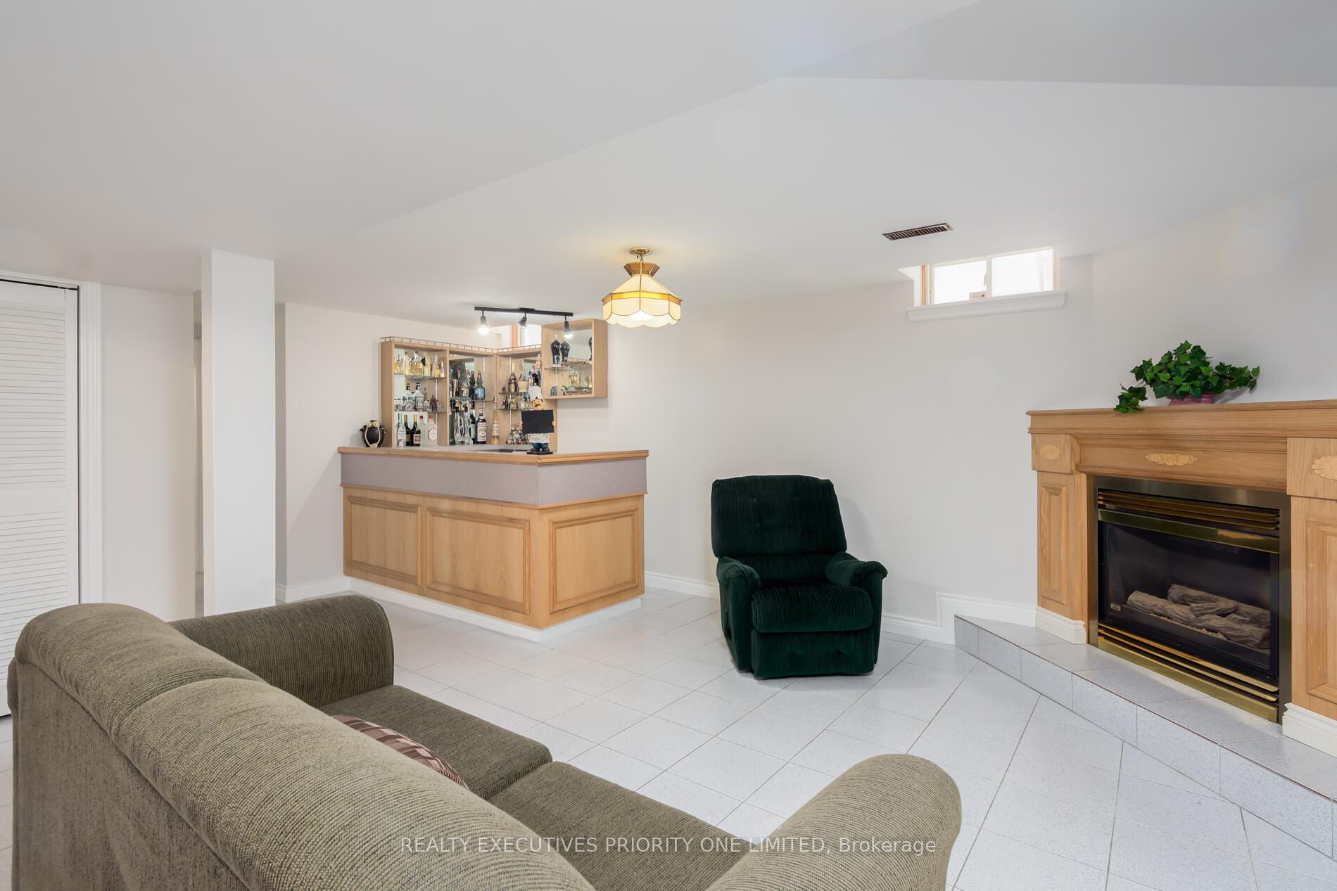 Photo 32 of 104 Lamar Street, Vaughan, Maple — HOMEH