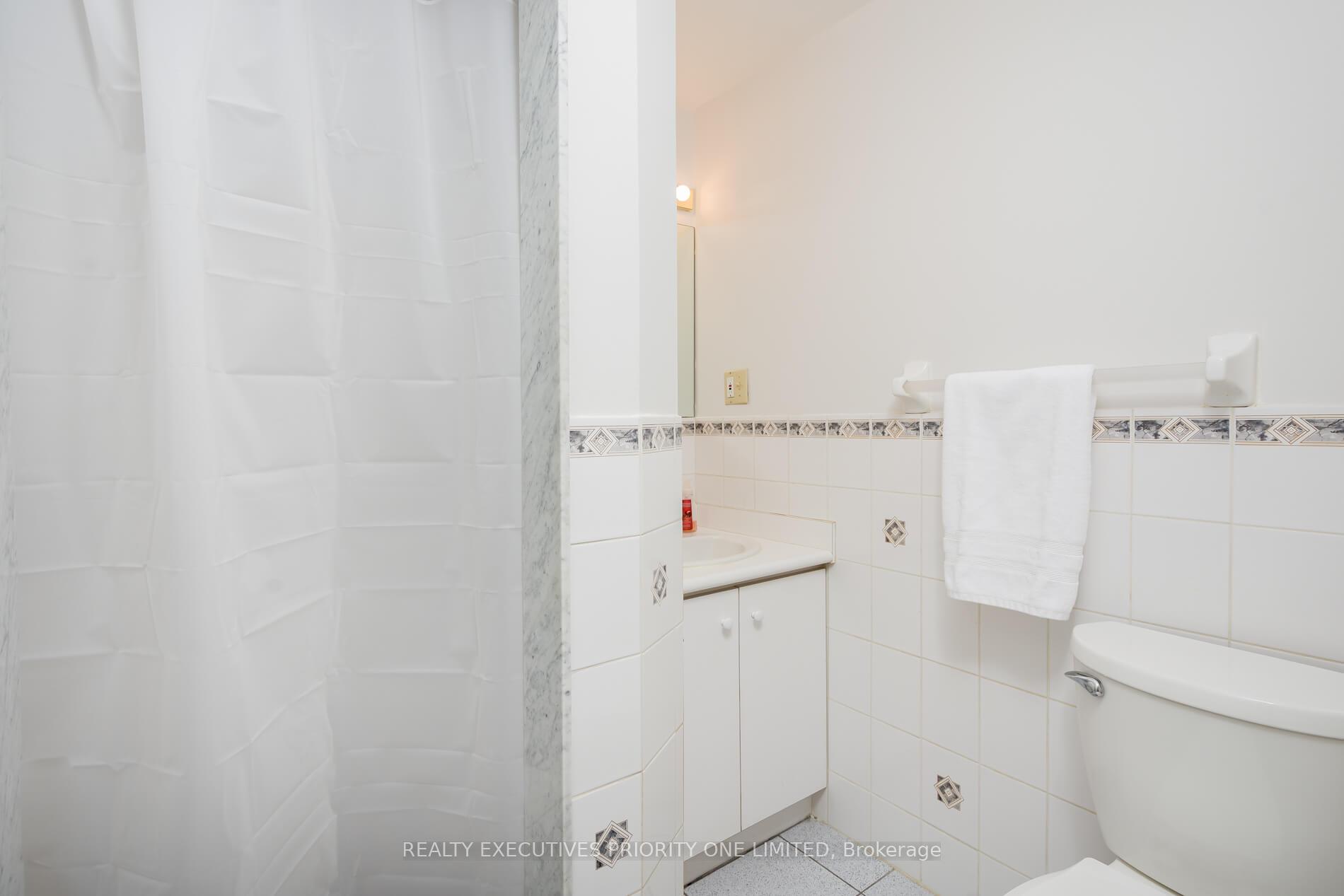 Photo 35 of 104 Lamar Street, Vaughan, Maple — HOMEH