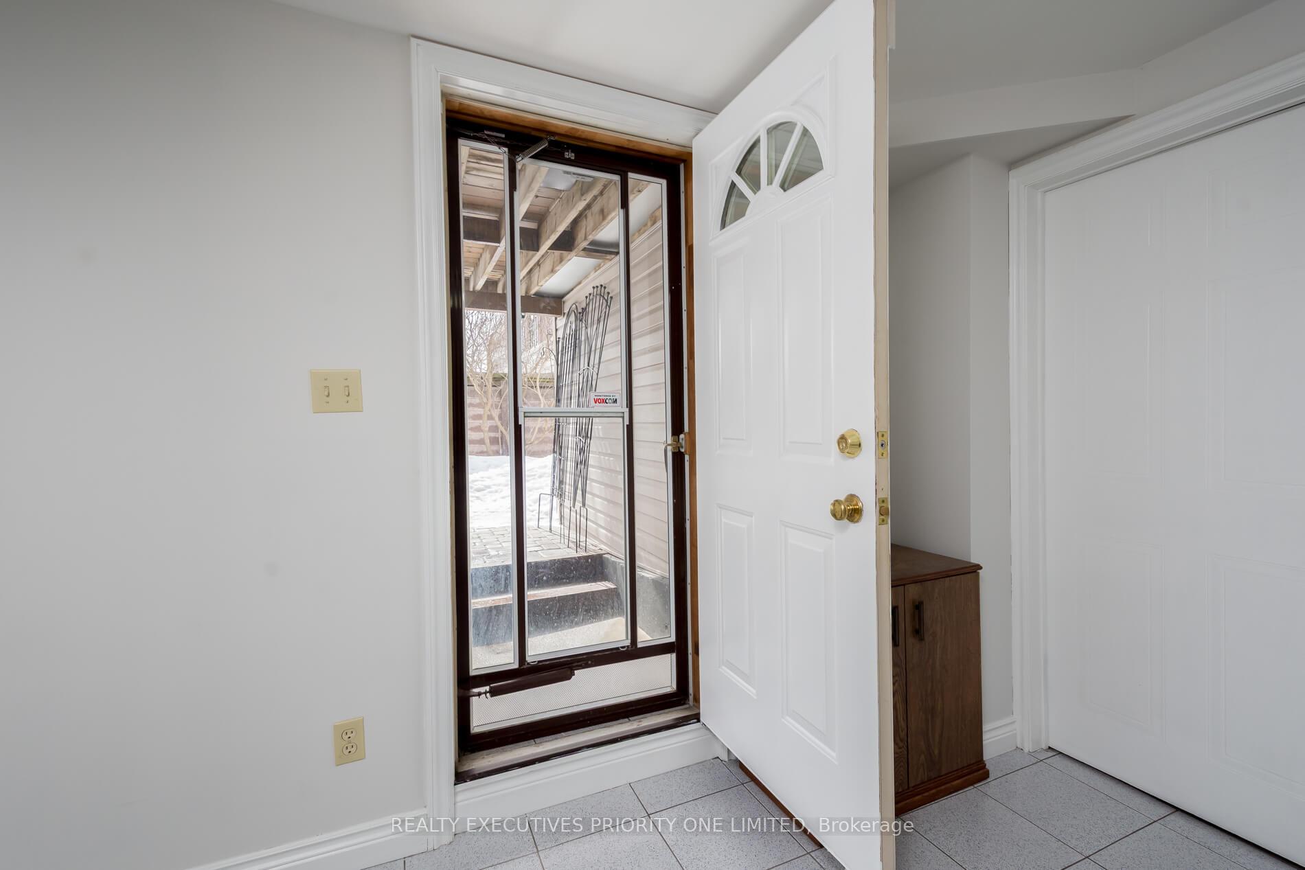 Photo 37 of 104 Lamar Street, Vaughan, Maple — HOMEH