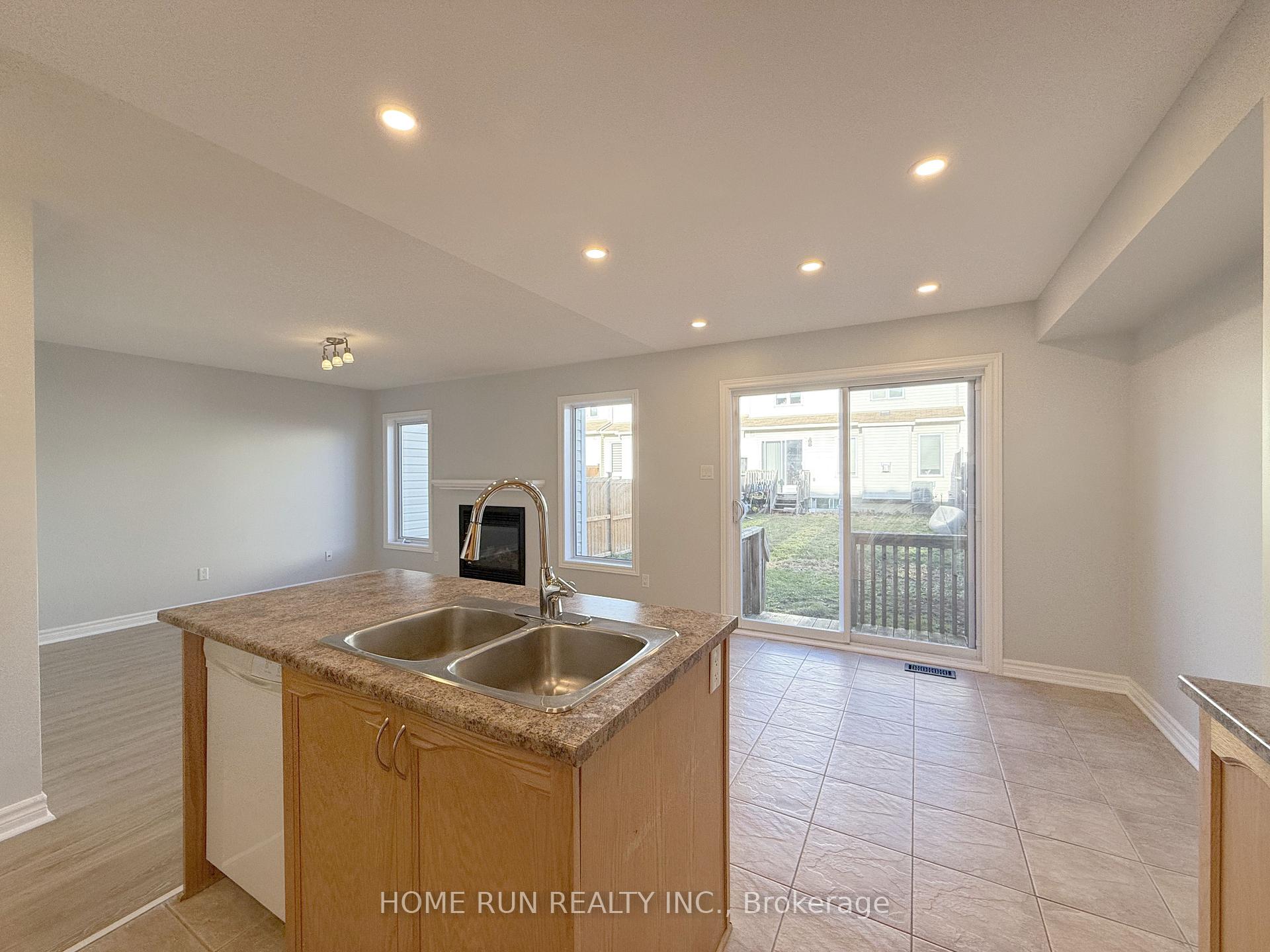 Photo 10 of 334 Foxridge Way, Ottawa, Barrhaven - Strandherd — HOMEH
