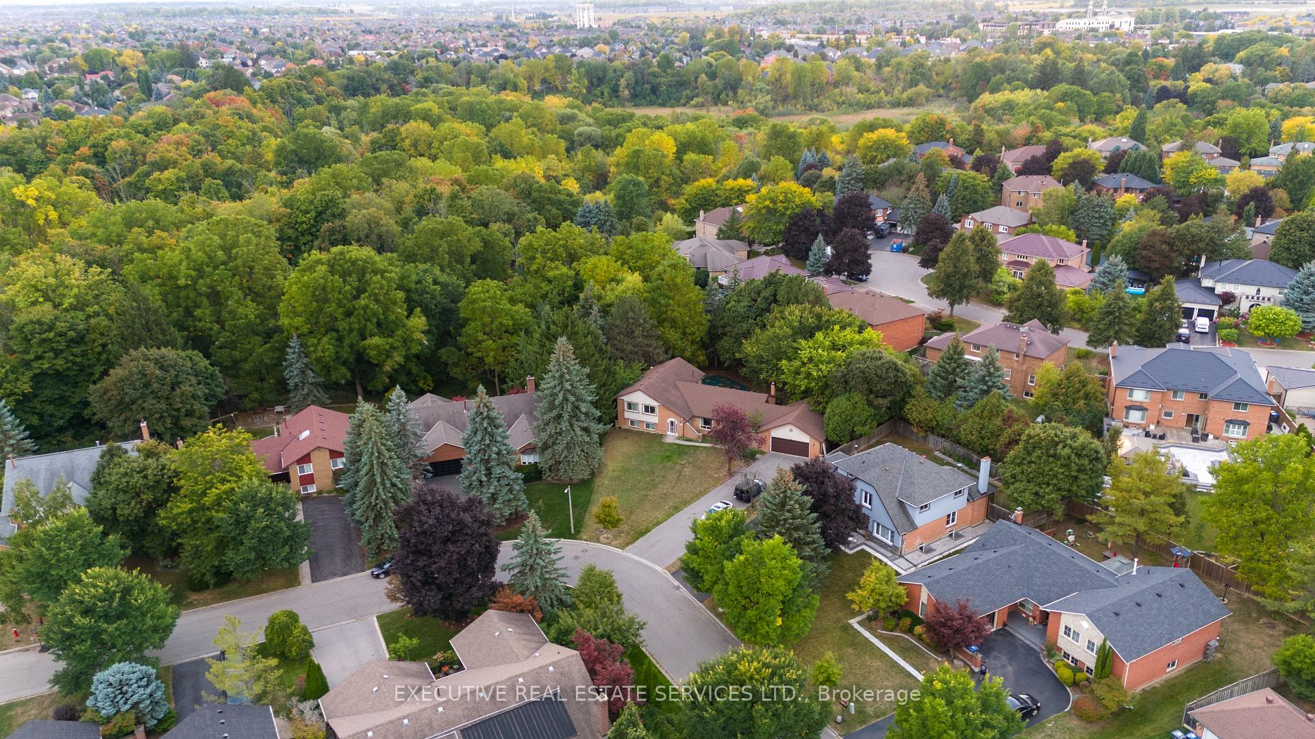Photo 3 of 26 Wadsworth Circle, Brampton, Snelgrove — HOMEH