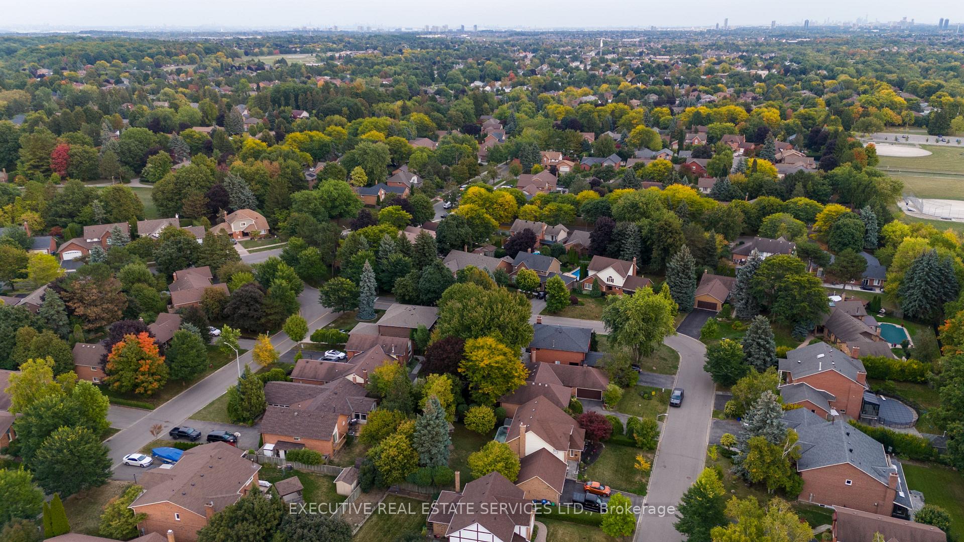 Photo 13 of 26 Wadsworth Circle, Brampton, Snelgrove — HOMEH