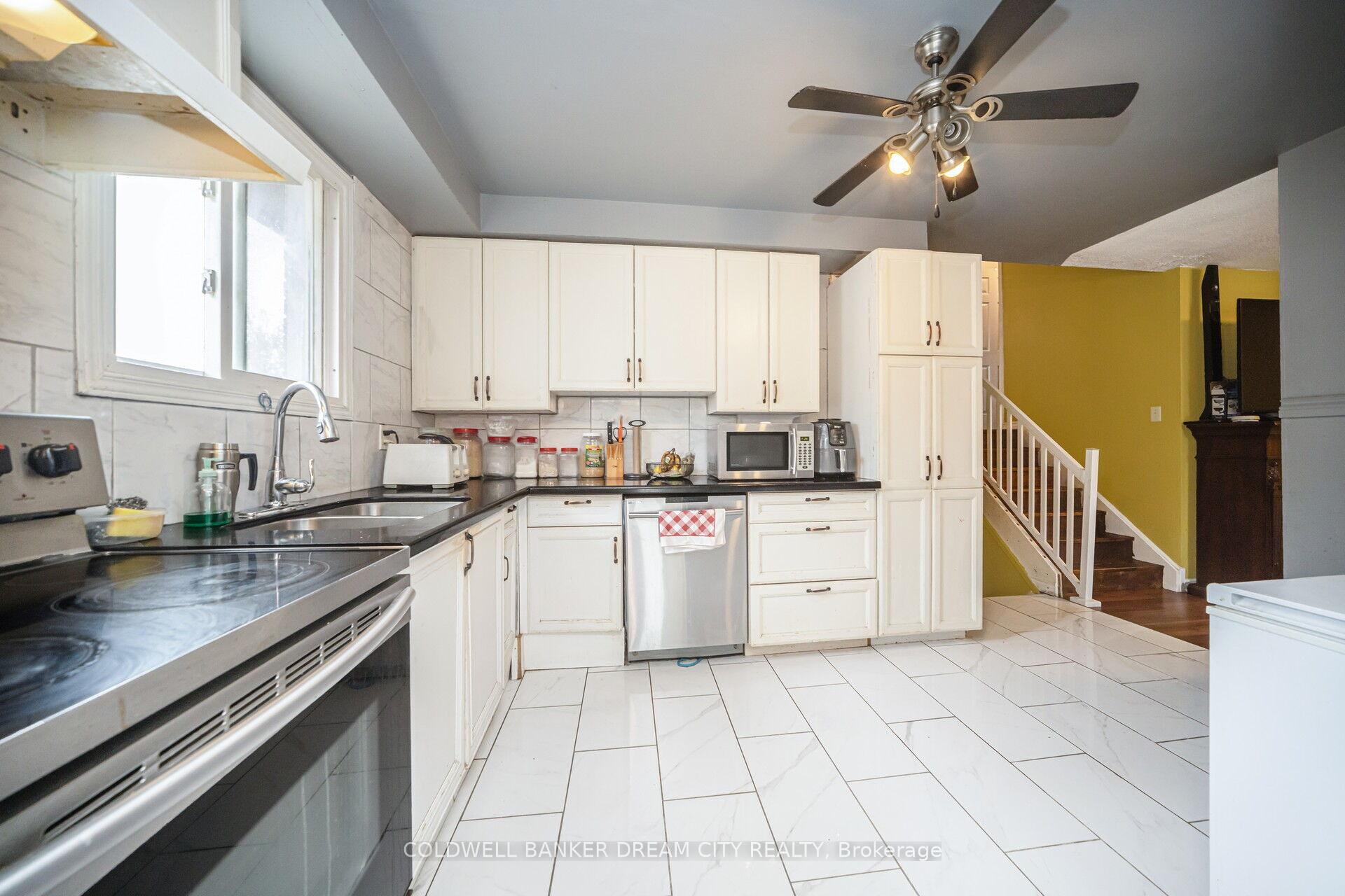 Photo 4 of (Upper) B - 17 Hillcrest Avenue, Brampton, Queen Street Corridor — HOMEH