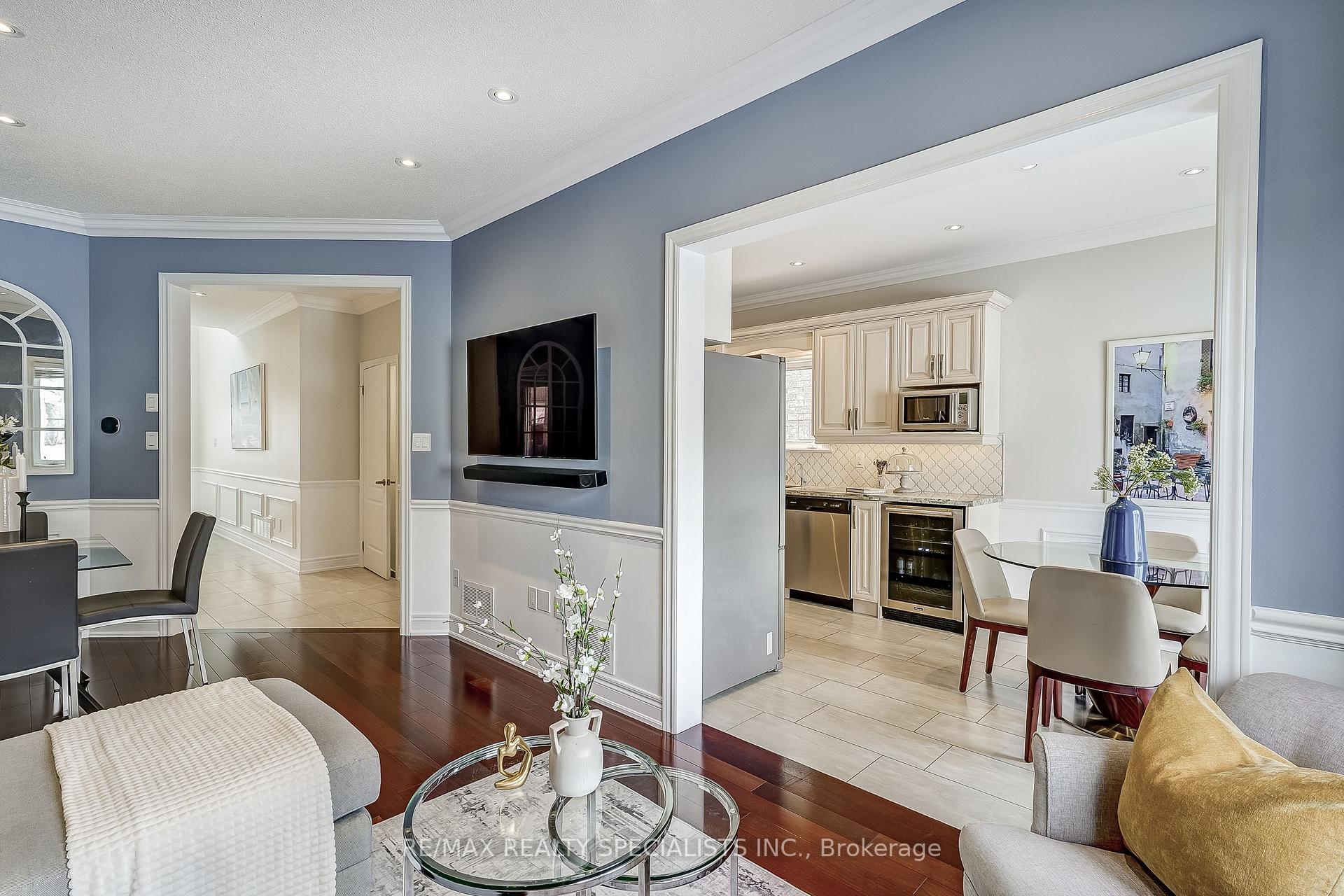 Photo 10 of 60 Canyon Gate Crescent, Vaughan, Rural Vaughan — HOMEH