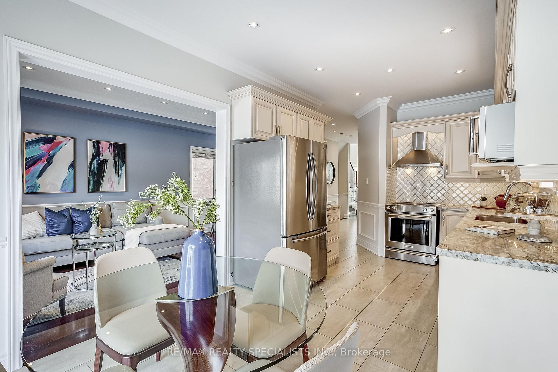 Photo 12 of 60 Canyon Gate Crescent, Vaughan, Rural Vaughan — HOMEH