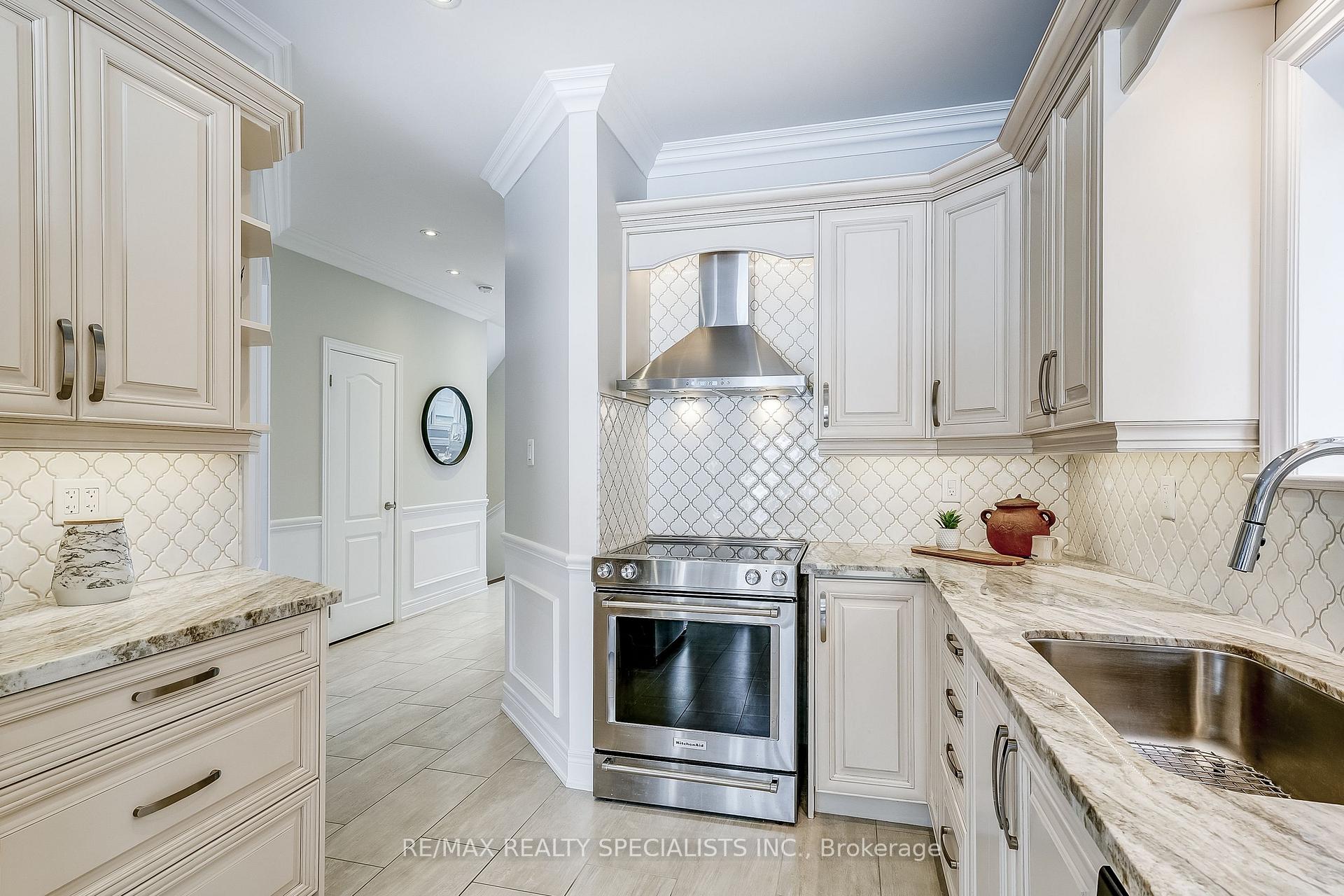 Photo 14 of 60 Canyon Gate Crescent, Vaughan, Rural Vaughan — HOMEH