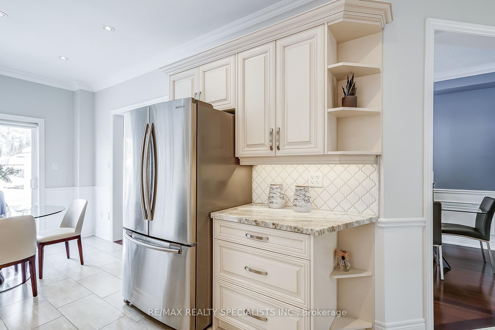 Photo 15 of 60 Canyon Gate Crescent, Vaughan, Rural Vaughan — HOMEH