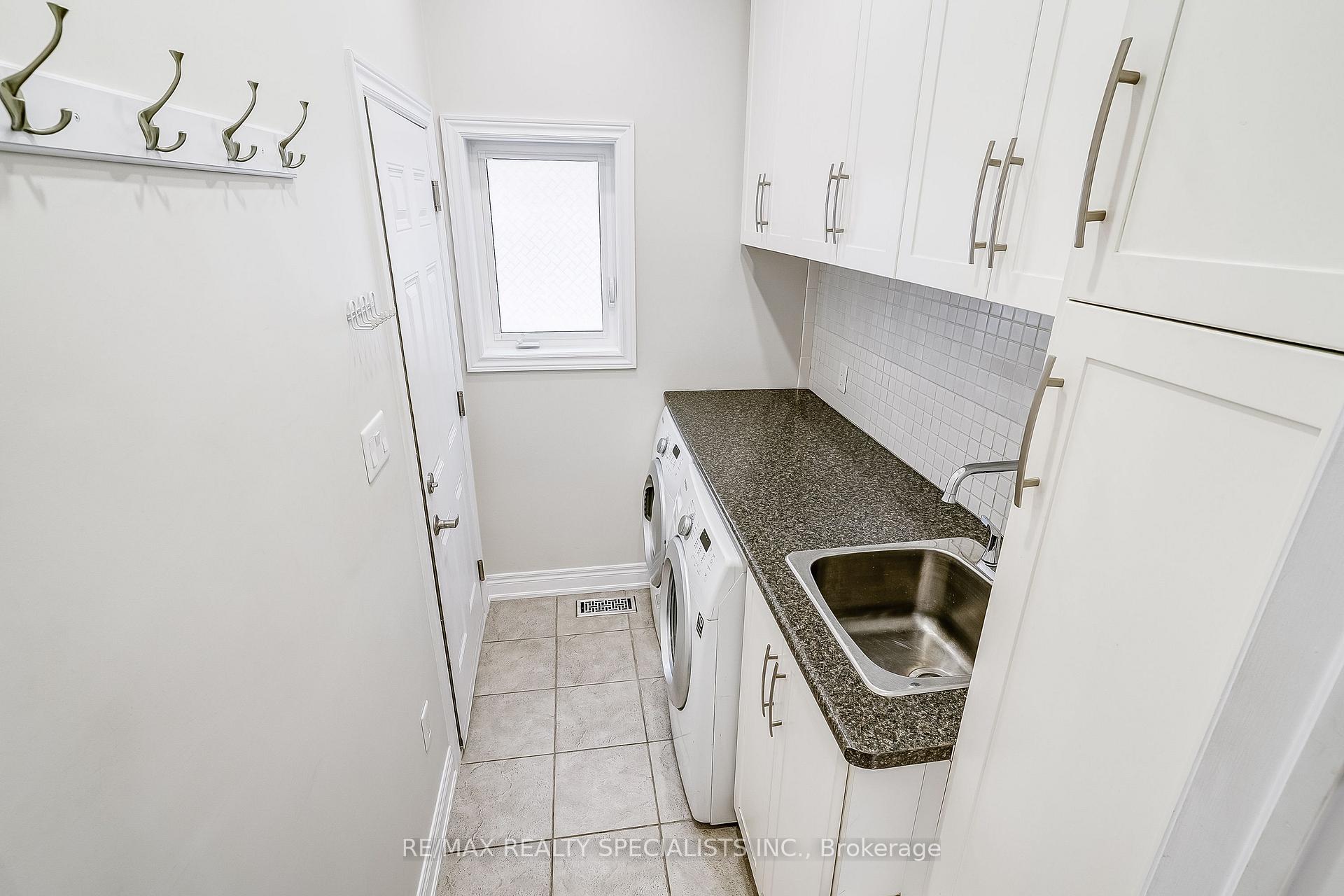 Photo 17 of 60 Canyon Gate Crescent, Vaughan, Rural Vaughan — HOMEH
