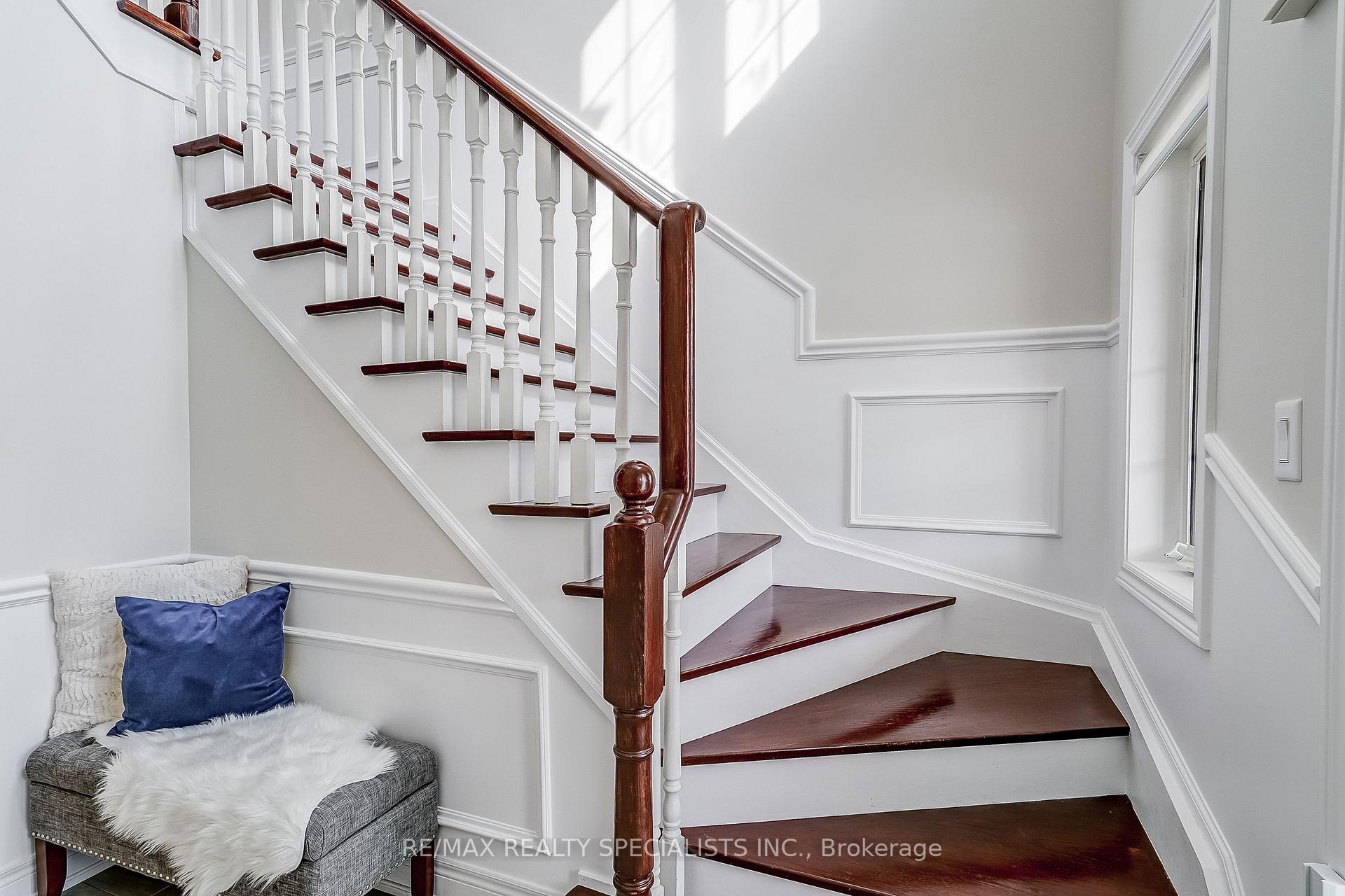 Photo 18 of 60 Canyon Gate Crescent, Vaughan, Rural Vaughan — HOMEH