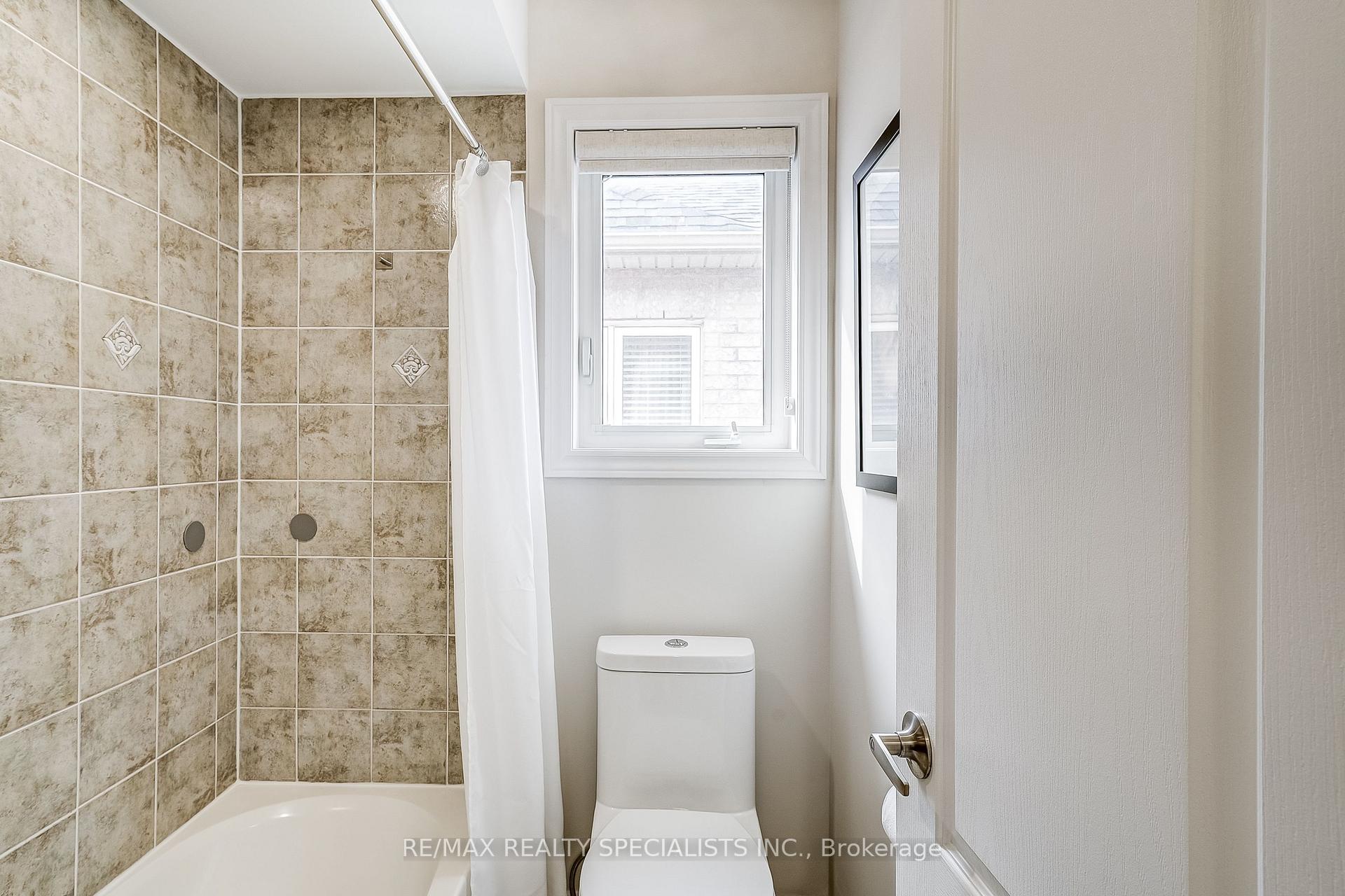Photo 23 of 60 Canyon Gate Crescent, Vaughan, Rural Vaughan — HOMEH
