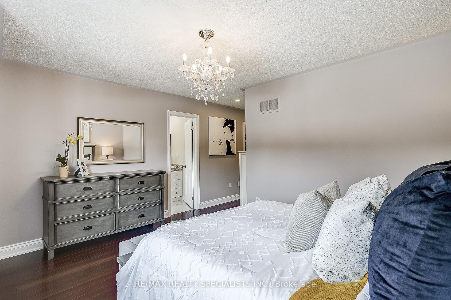 Photo 28 of 60 Canyon Gate Crescent, Vaughan, Rural Vaughan — HOMEH