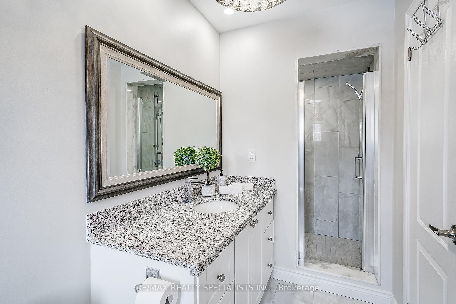 Photo 30 of 60 Canyon Gate Crescent, Vaughan, Rural Vaughan — HOMEH