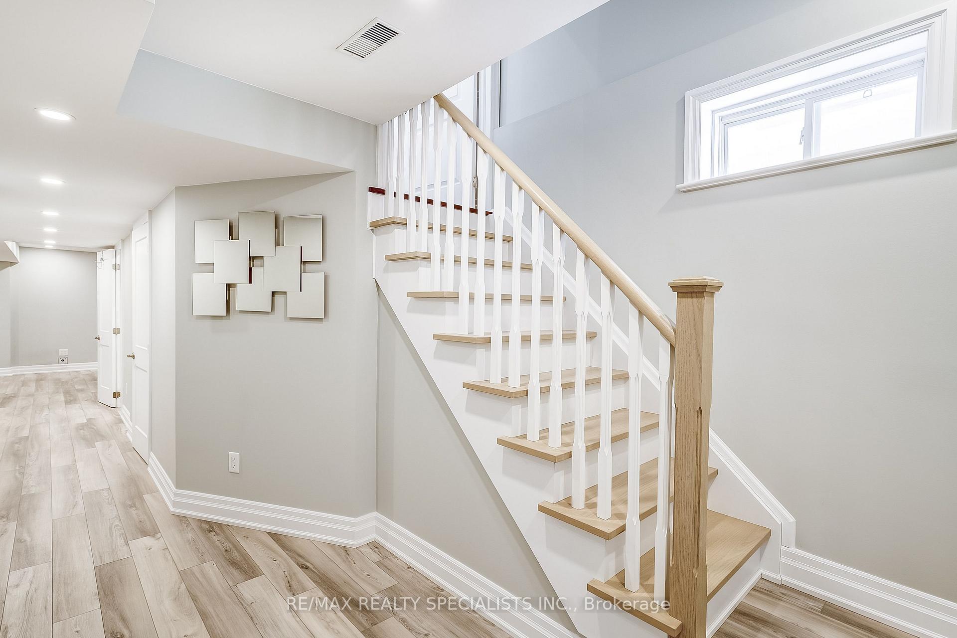 Photo 31 of 60 Canyon Gate Crescent, Vaughan, Rural Vaughan — HOMEH