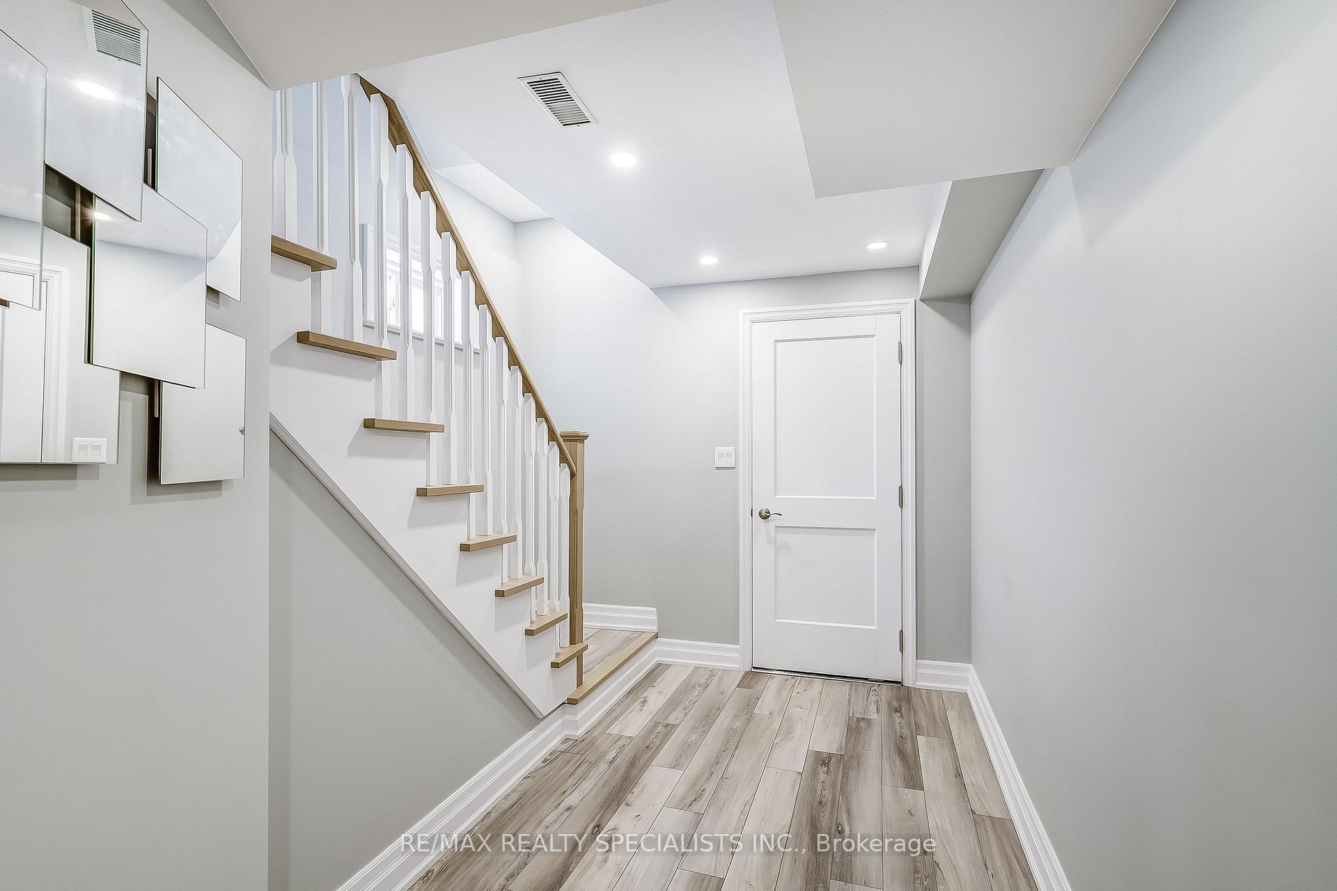 Photo 32 of 60 Canyon Gate Crescent, Vaughan, Rural Vaughan — HOMEH
