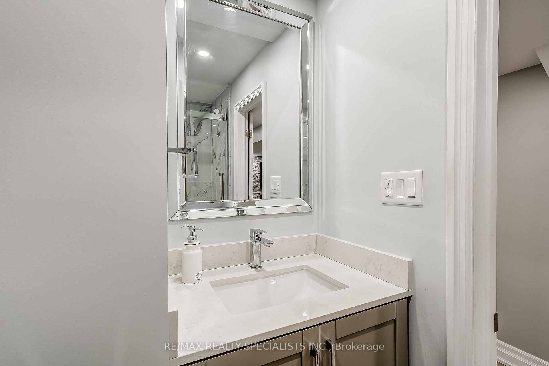 Photo 33 of 60 Canyon Gate Crescent, Vaughan, Rural Vaughan — HOMEH