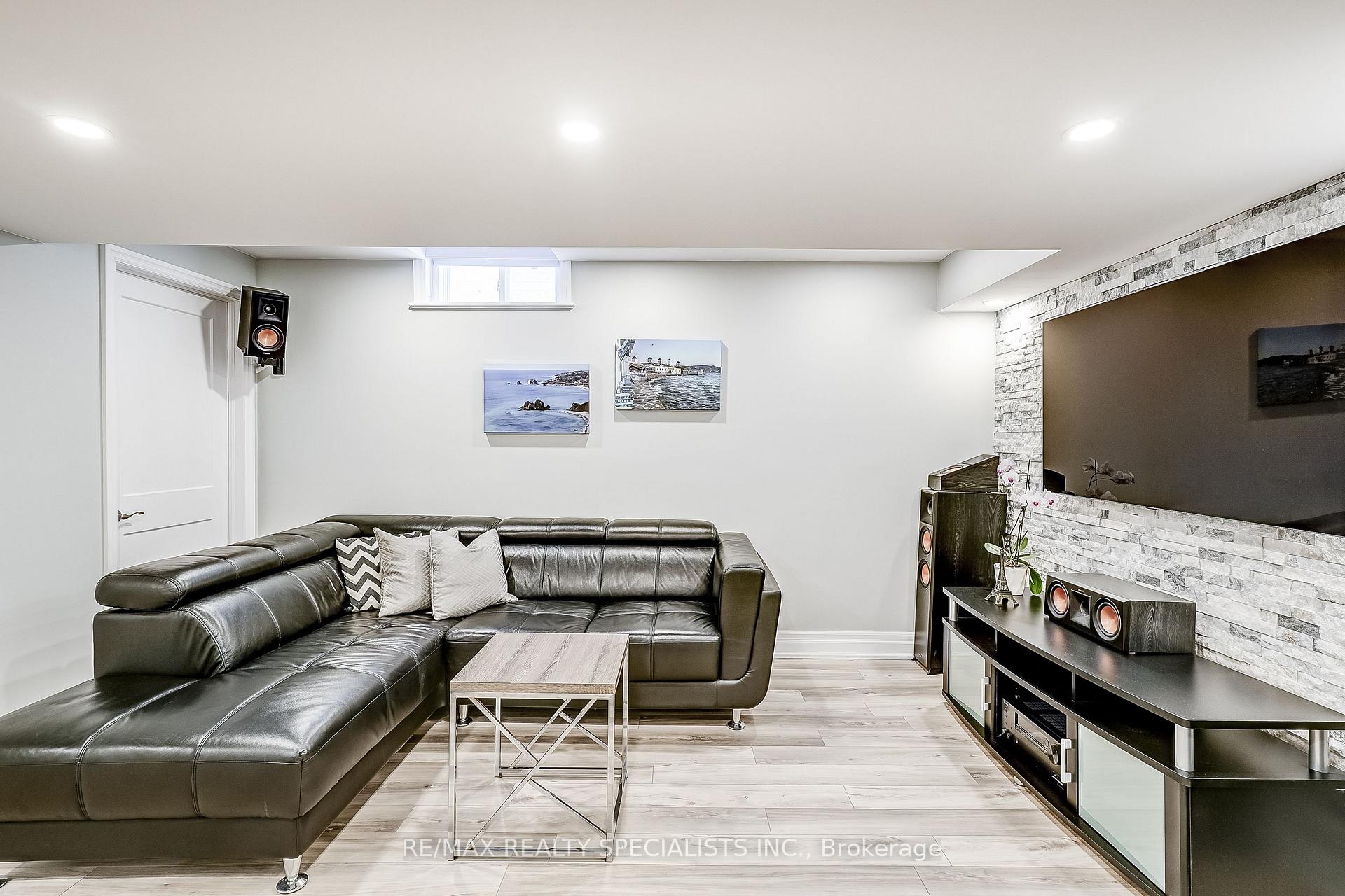Photo 37 of 60 Canyon Gate Crescent, Vaughan, Rural Vaughan — HOMEH