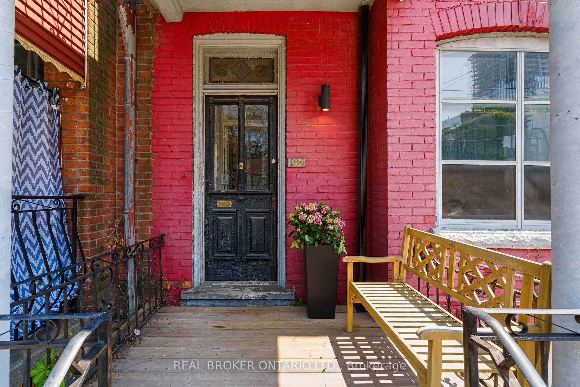 Front of 164 Catharine Street N