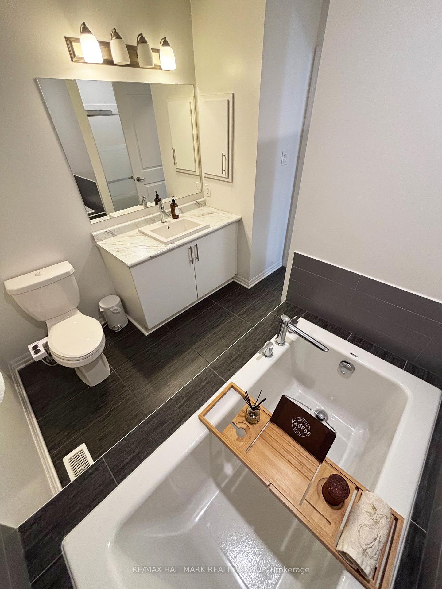 Photo 18 of 147 Hawkshaw Crescent, Ottawa, Barrhaven - Cedargrove/Fraserdale — HOMEH