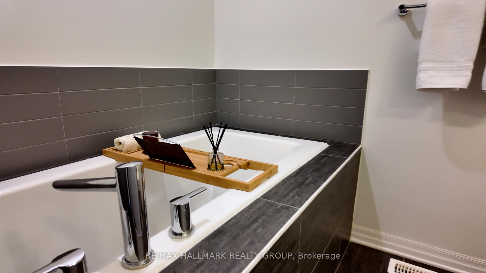Photo 20 of 147 Hawkshaw Crescent, Ottawa, Barrhaven - Cedargrove/Fraserdale — HOMEH