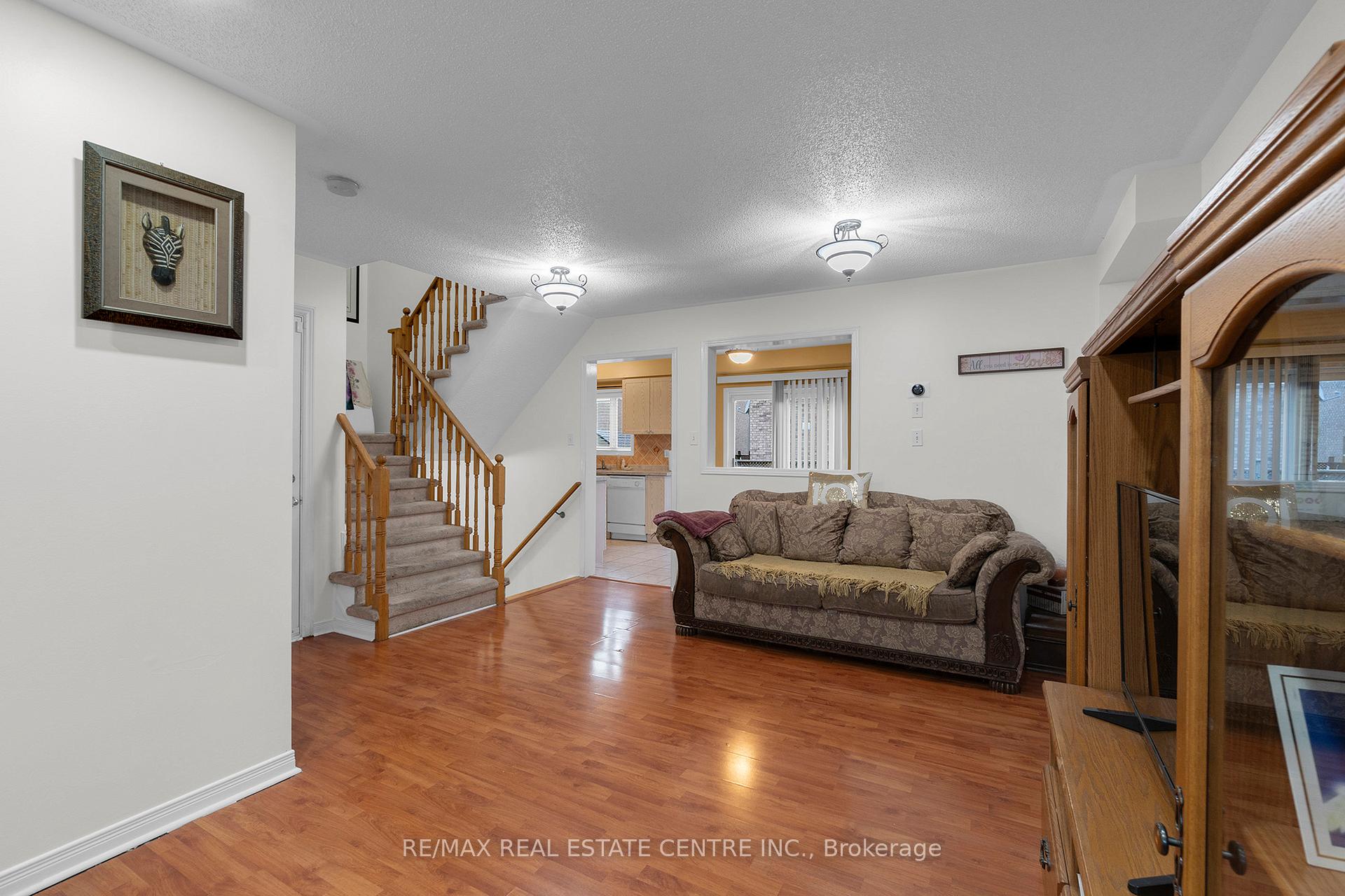 Photo 6 of 140 Saintsbury Crescent, Brampton, Sandringham-Wellington — HOMEH