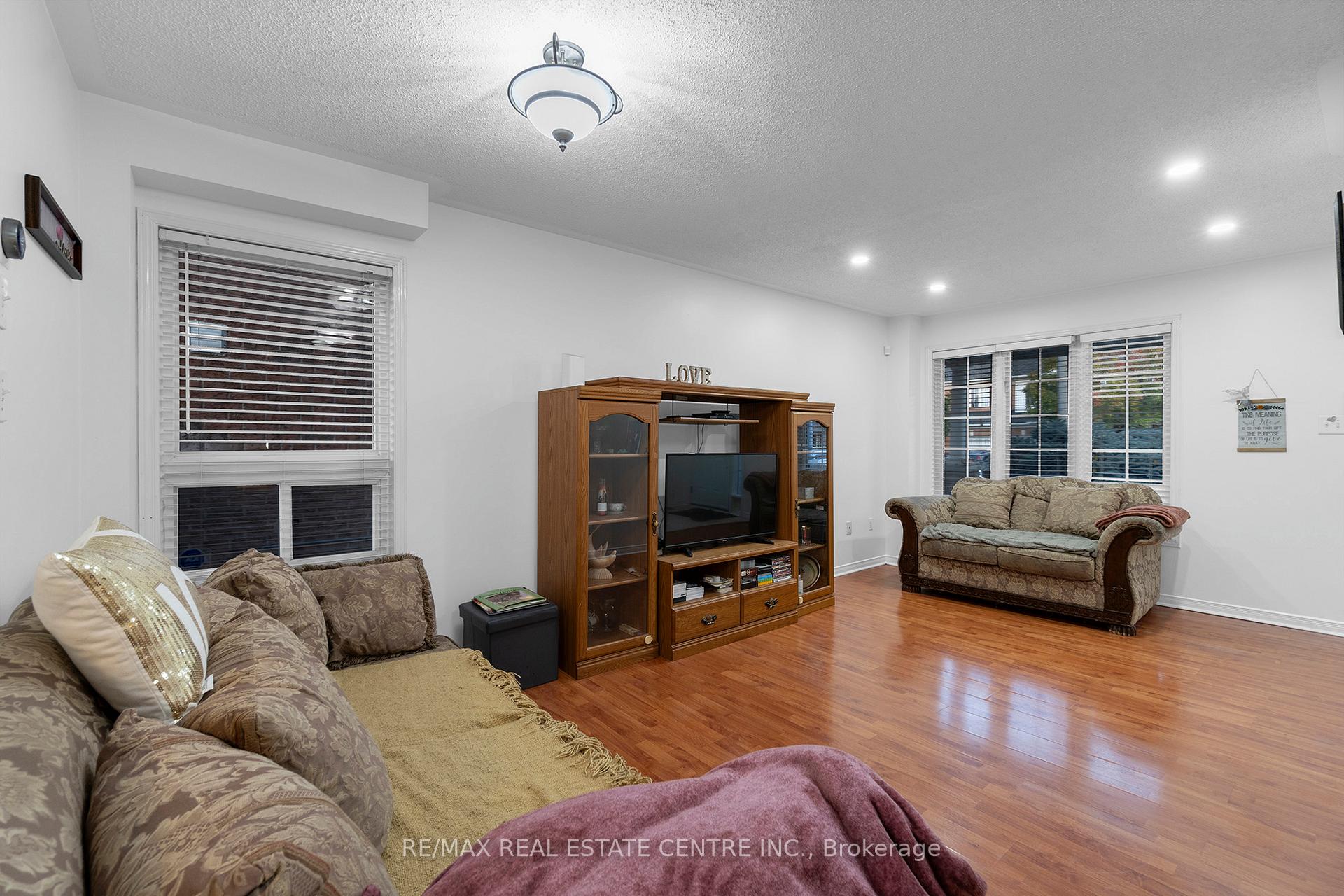 Photo 7 of 140 Saintsbury Crescent, Brampton, Sandringham-Wellington — HOMEH