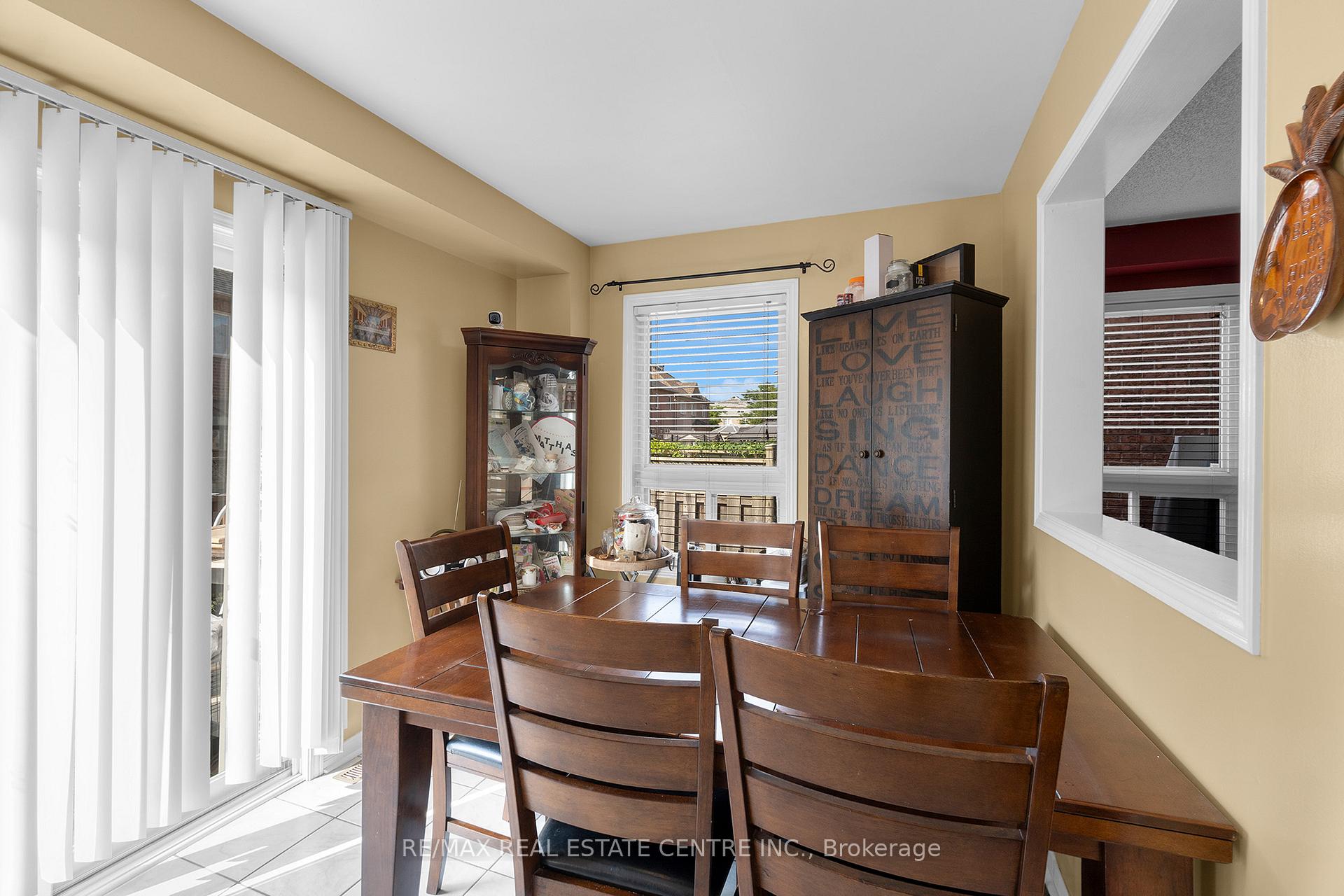Photo 10 of 140 Saintsbury Crescent, Brampton, Sandringham-Wellington — HOMEH