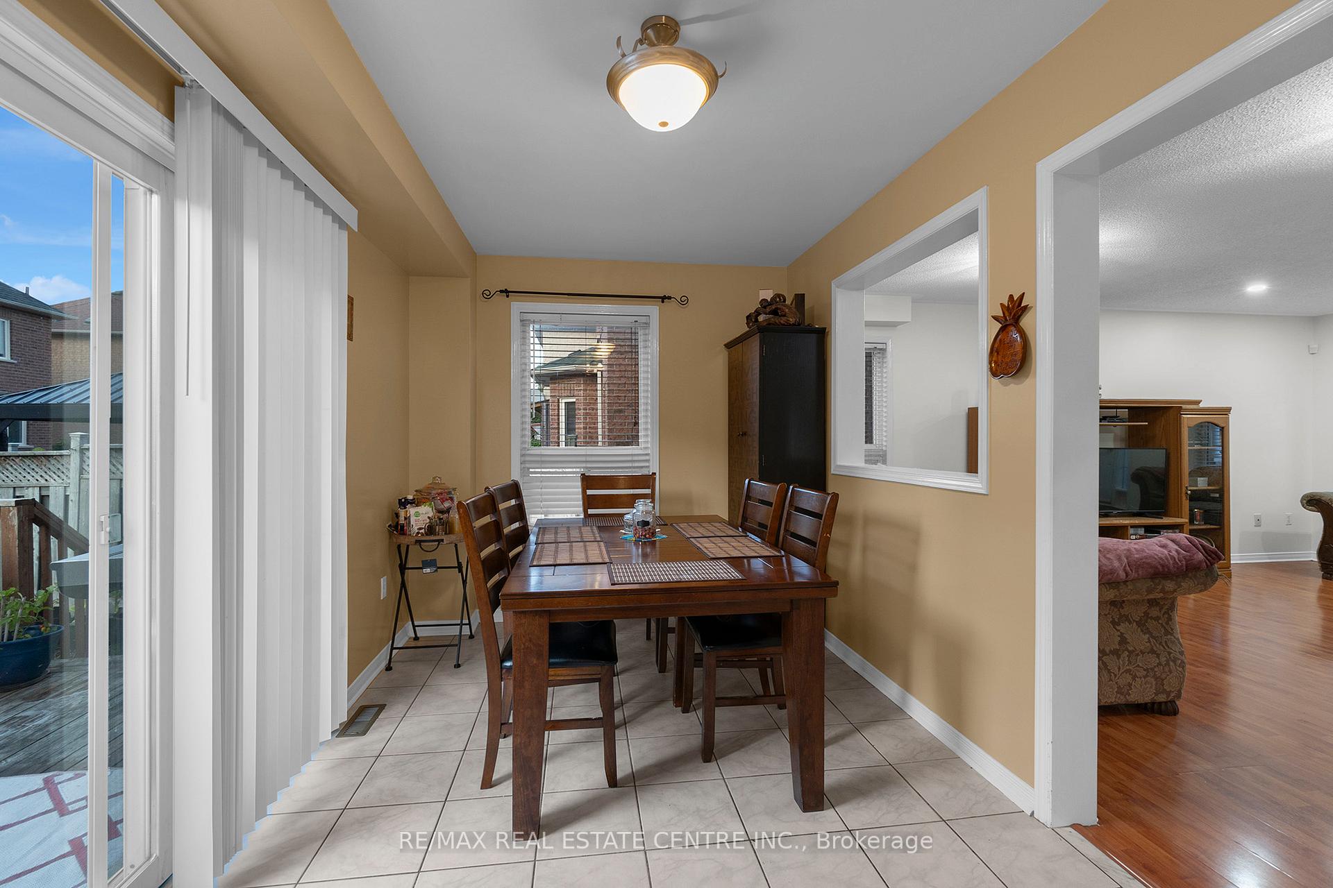 Photo 11 of 140 Saintsbury Crescent, Brampton, Sandringham-Wellington — HOMEH
