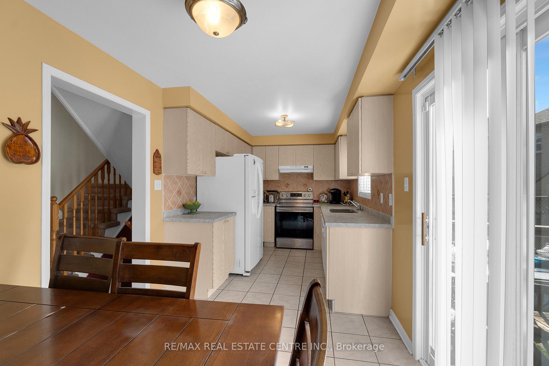 Photo 12 of 140 Saintsbury Crescent, Brampton, Sandringham-Wellington — HOMEH